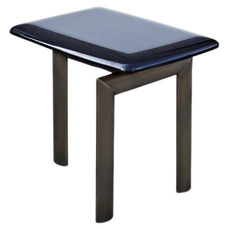 Sasso, the side table with three legs and lacquered or marble top