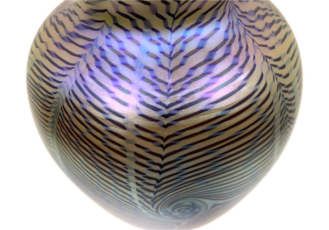 Vaso in vetro artistico con piume di Richard Satava Studio A. Richard Gibbons 1982 in vendita 1