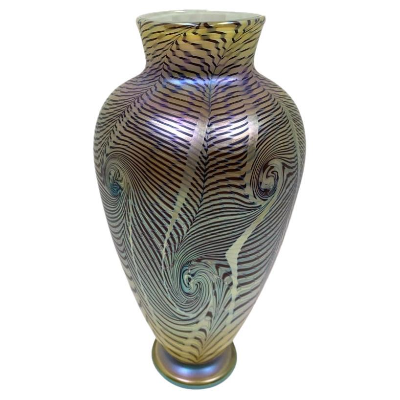 Vaso in vetro artistico con piume di Richard Satava Studio A. Richard Gibbons 1982