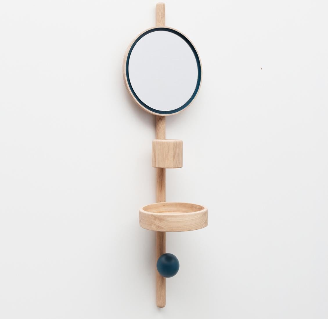 At your service in an entry, a room, a bathroom, the valet Satellite will quickly become essential. Compounding a mirror, 2 pockets and a coat hook, it is compact and easy to hang.
Colors to choose from our range. 100% solid French oak. Made in