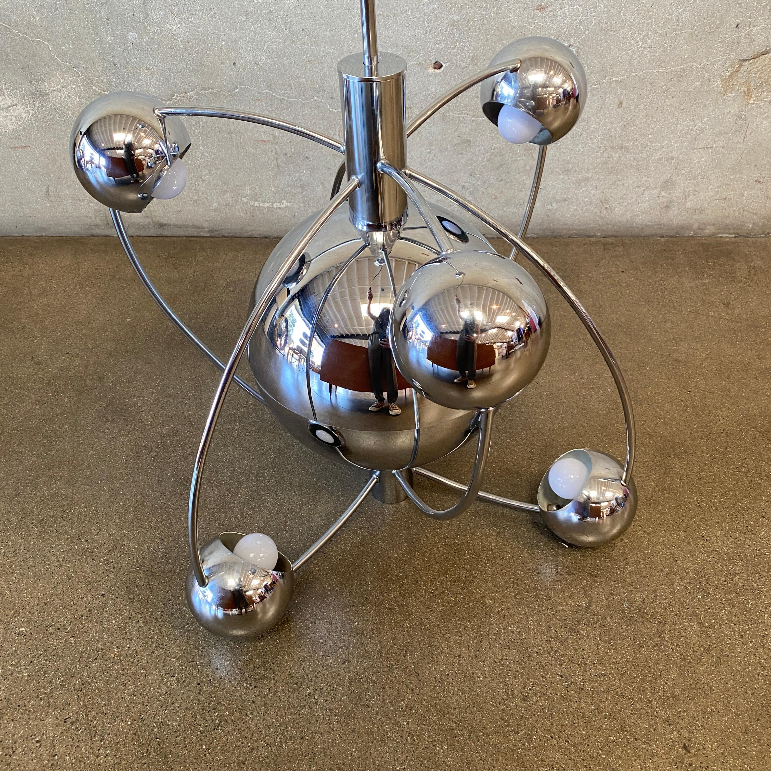 Satellite Chandelier Chrome by Reggiani, Italy, 1970s In Good Condition For Sale In San Juan Capistrano, CA