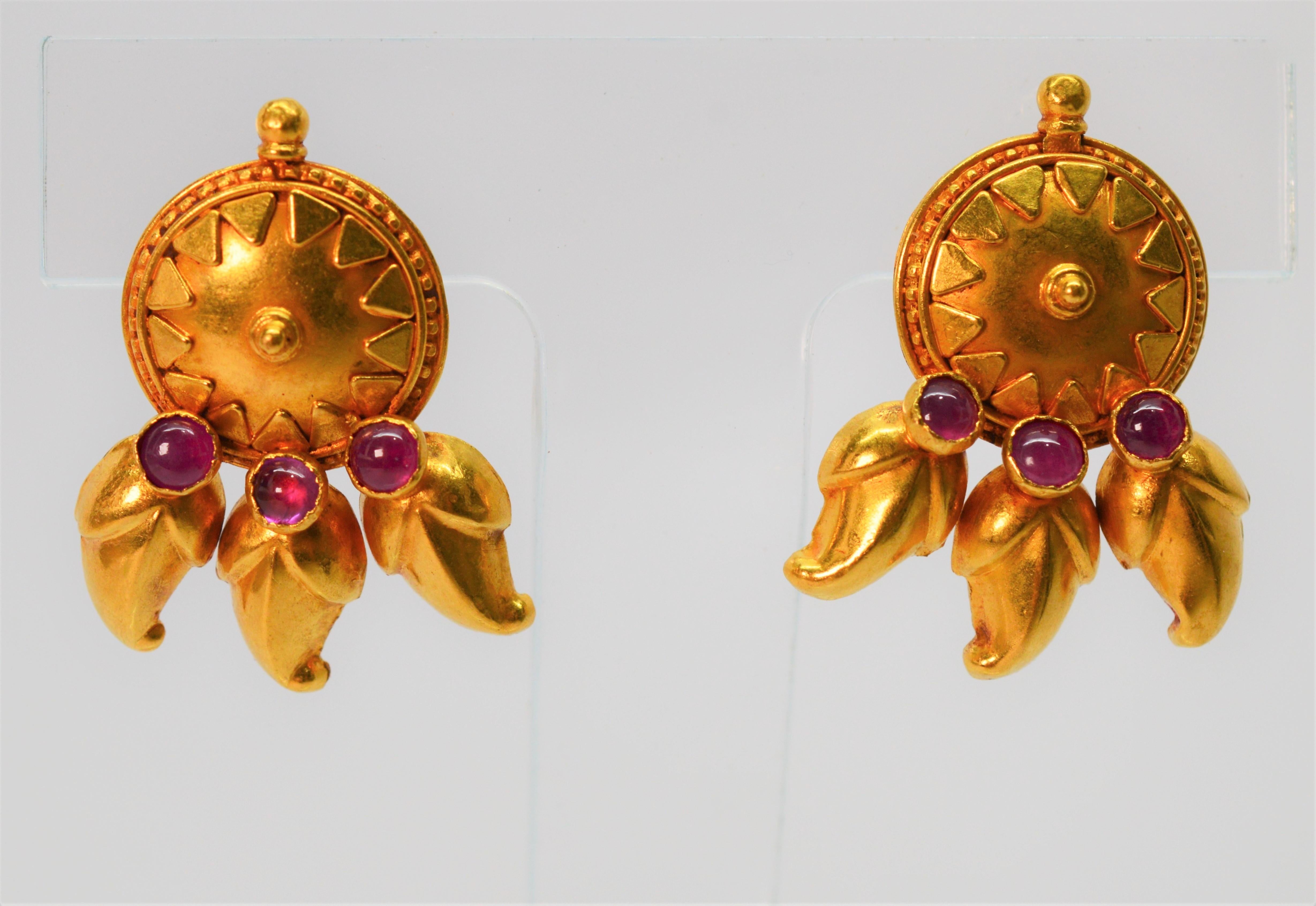 Satin 22 Karat Yellow Gold Medallion Stud Earrings w Ruby Cabochon Accents In Excellent Condition For Sale In Mount Kisco, NY