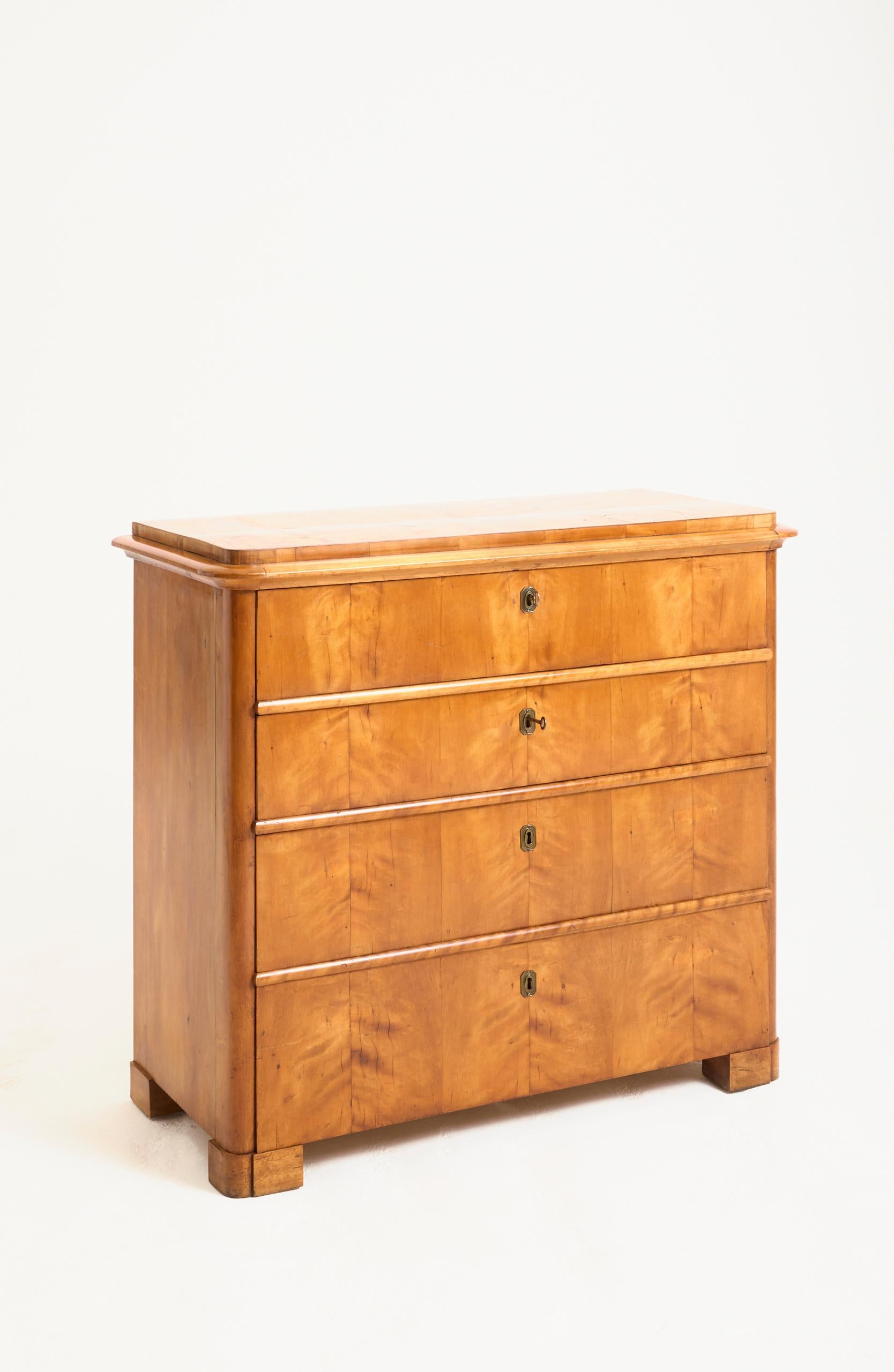 A satin birch chest of drawers, the top drawer revealing a fitted secretaire
Sweden, Circa 1830
