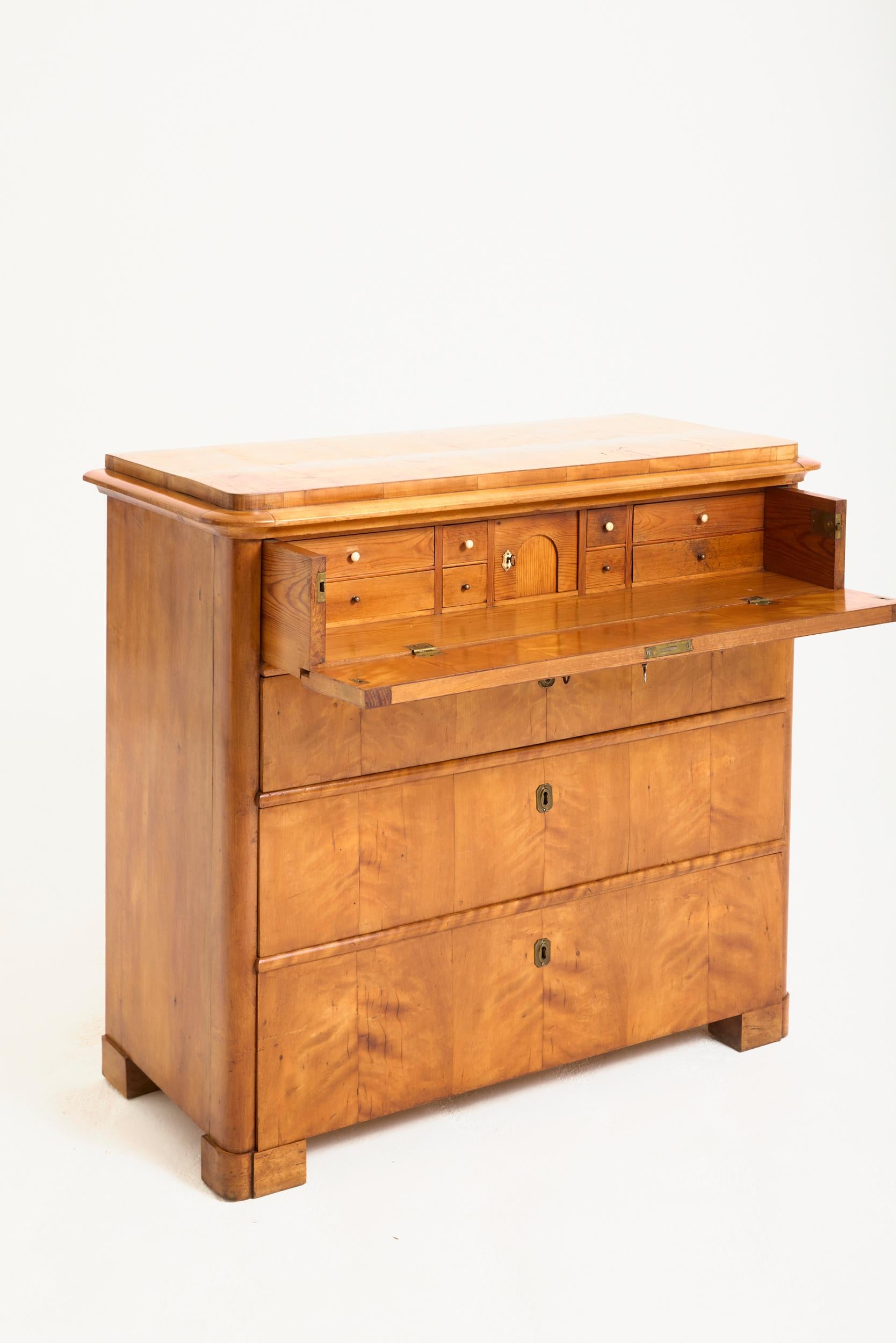 Satin Birch Chest of Drawers In Good Condition For Sale In London, GB