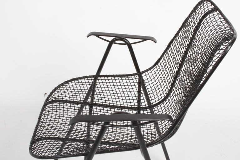 Satin Black Russell Woodard Sculptura Mesh Dining Arm Side Chairs, Restored In Good Condition For Sale In St. Louis, MO