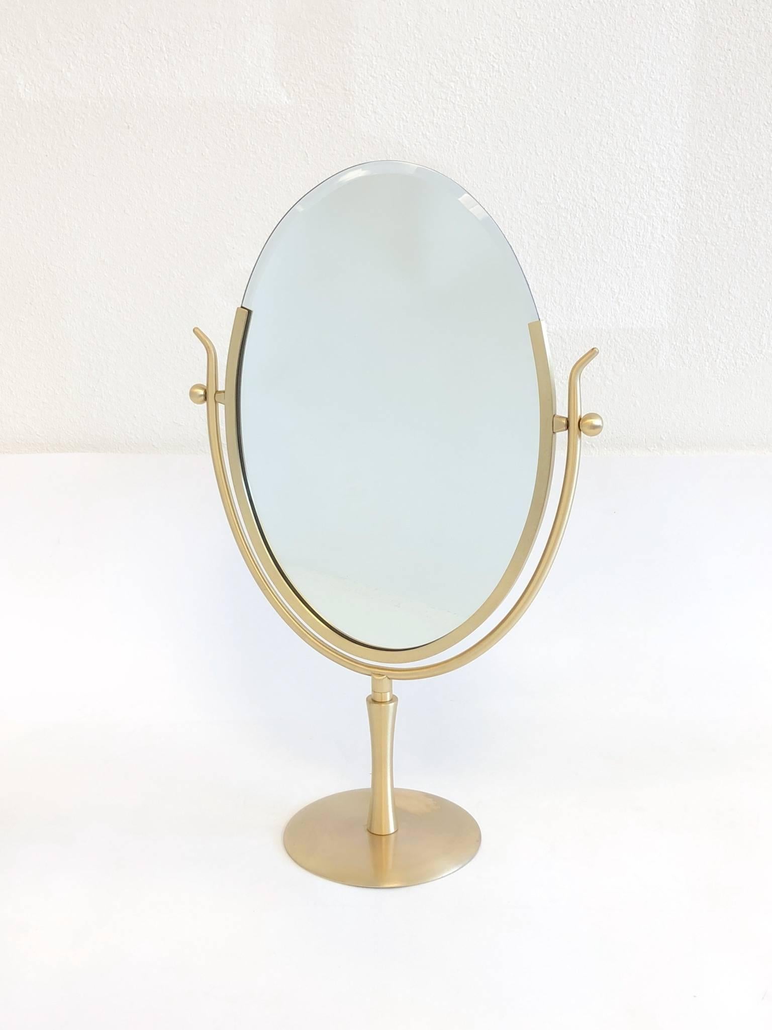 A glamorous 1970s large satin brass “Wishbone” vanity mirror by renowned America designer Charles Hollis Jones. Newly restored. The back of the mirror is covered with a light brown shagreen embossed leather. The mirror is signed by CHJ.
Dimensions: