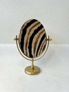 Specchio di cortesia in ottone satinato di Charles Hollis Jones