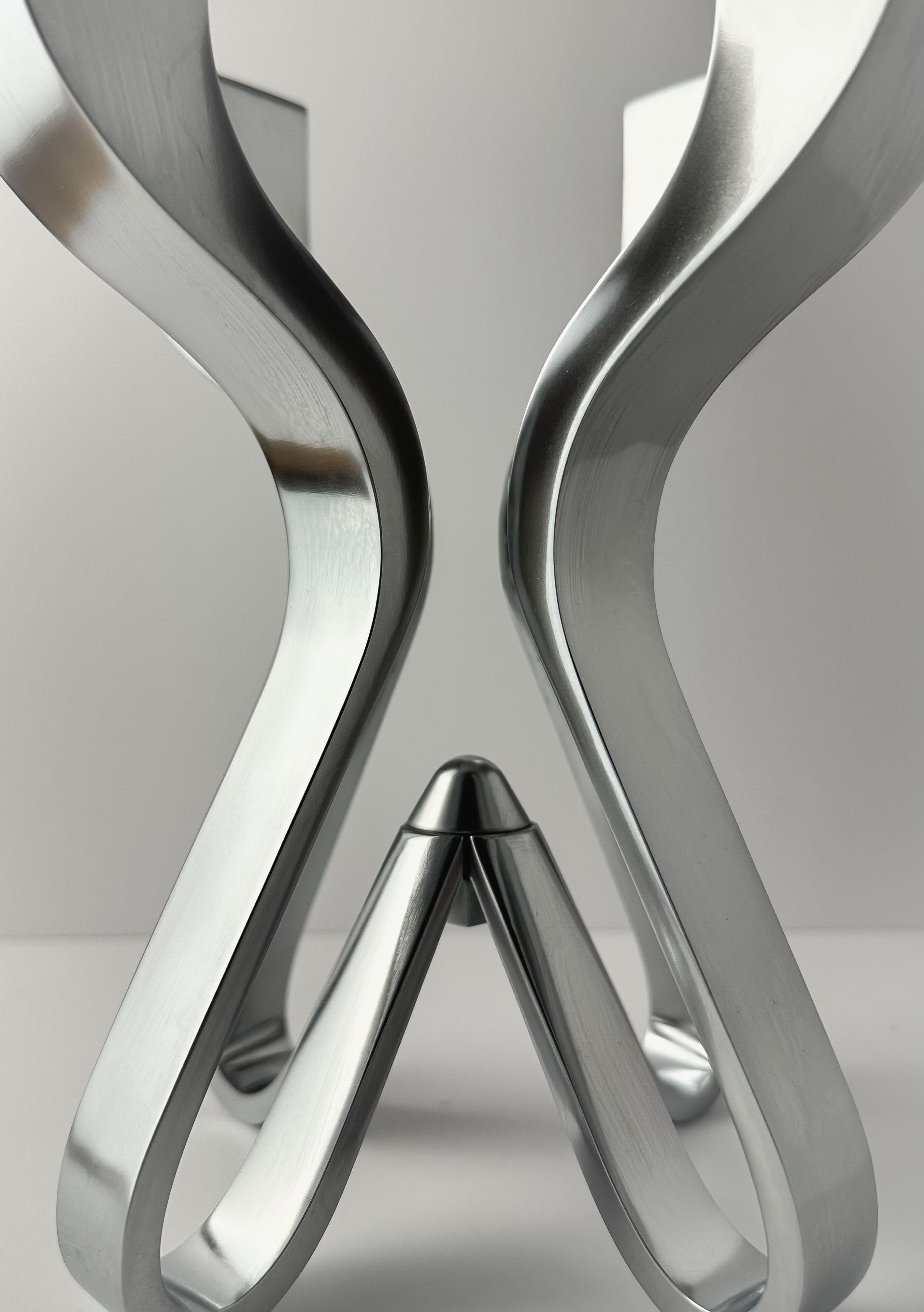 Moderno Candelabro in metallo satinato cromato dal design moderno - Chorus by Karim Rashid  2004 in vendita