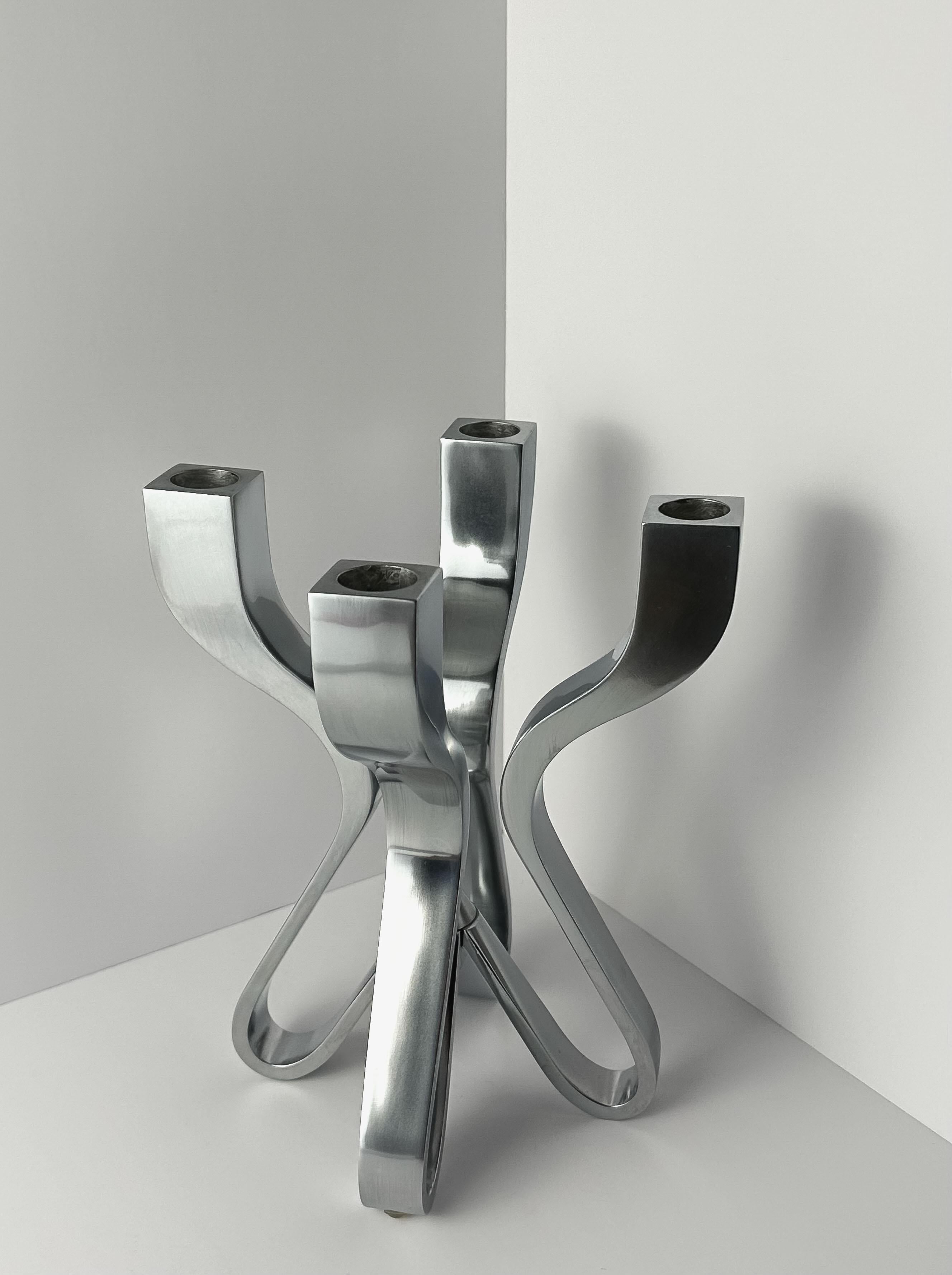 Cromo Candelabro in metallo satinato cromato dal design moderno - Chorus by Karim Rashid  2004 in vendita