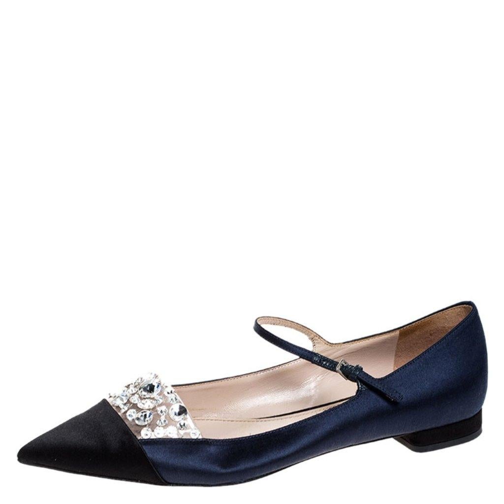 These chic ballet flats by Miu Miu are a must-have. They have been crafted from luxurious satin and feature black and blue hues. They have been designed to deliver effortless style and glamour. They come with mary-jane straps with buckles,