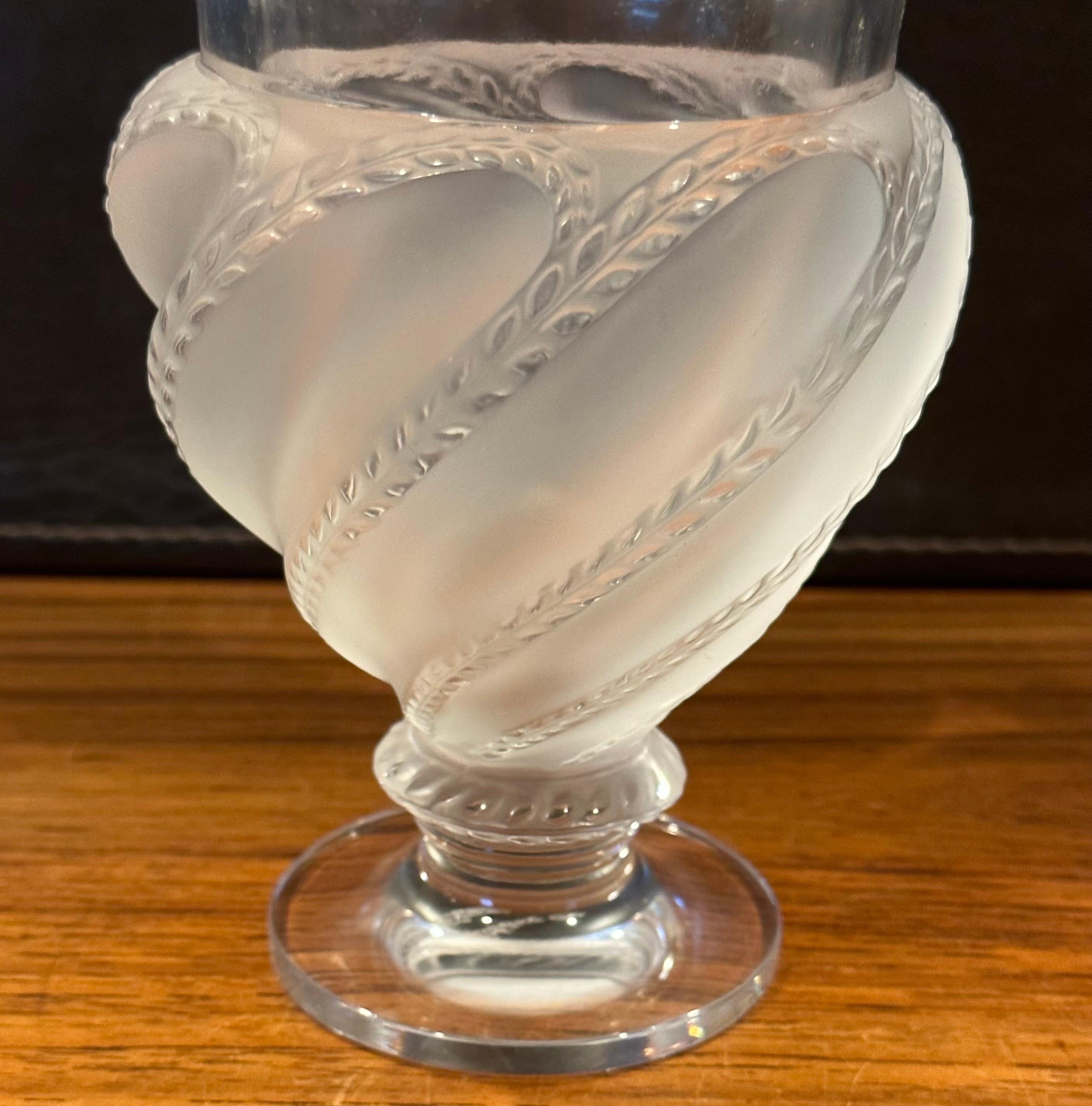 20ième siècle Vase Ermenonville de Lalique de France en vente
