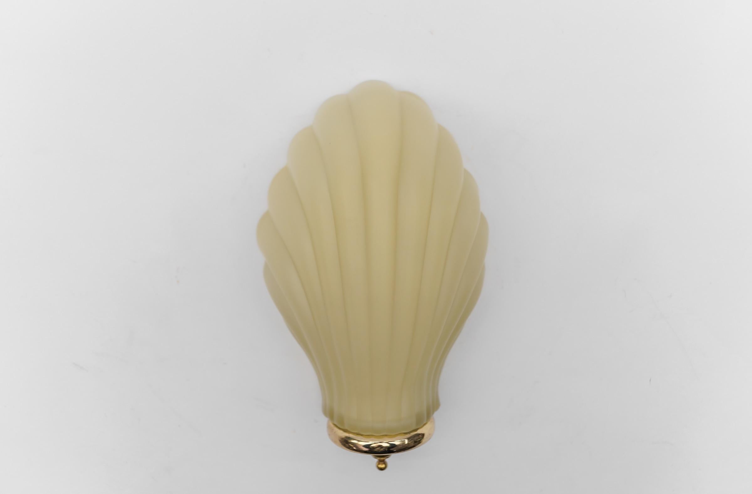 German Satin Elegant Cream Glass Shell Wall Light, 1960s Italy   For Sale