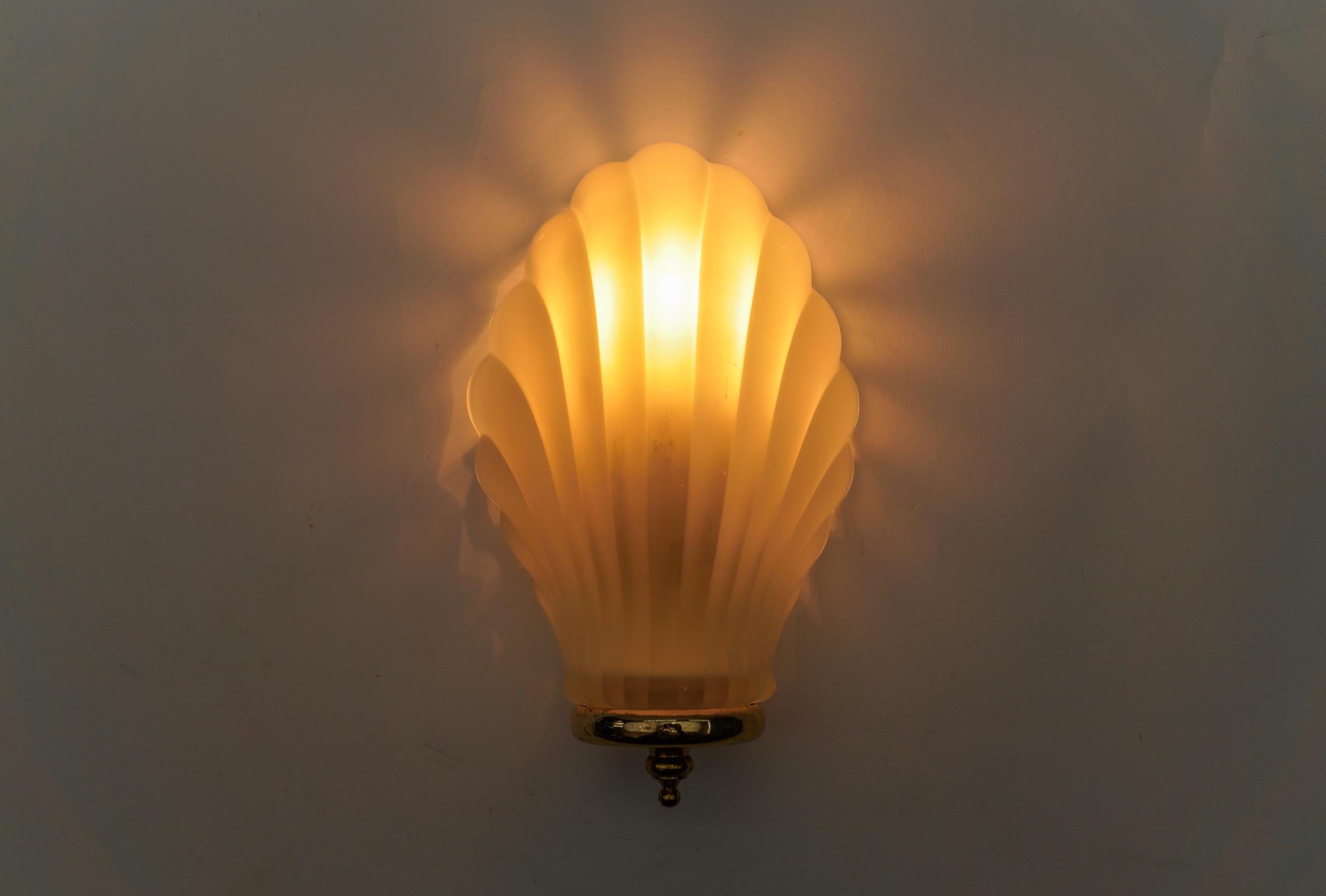 Satin Elegant Glass Shell Wall Light, 1960s Italy  

Executed in satin glass and metal. 

This lamp need 1 x E14 / E15 Edison screw fit bulb is wired, in working condition and runs both on 110 / 230 volt. Dimmable.

Our lamps are checked, cleaned