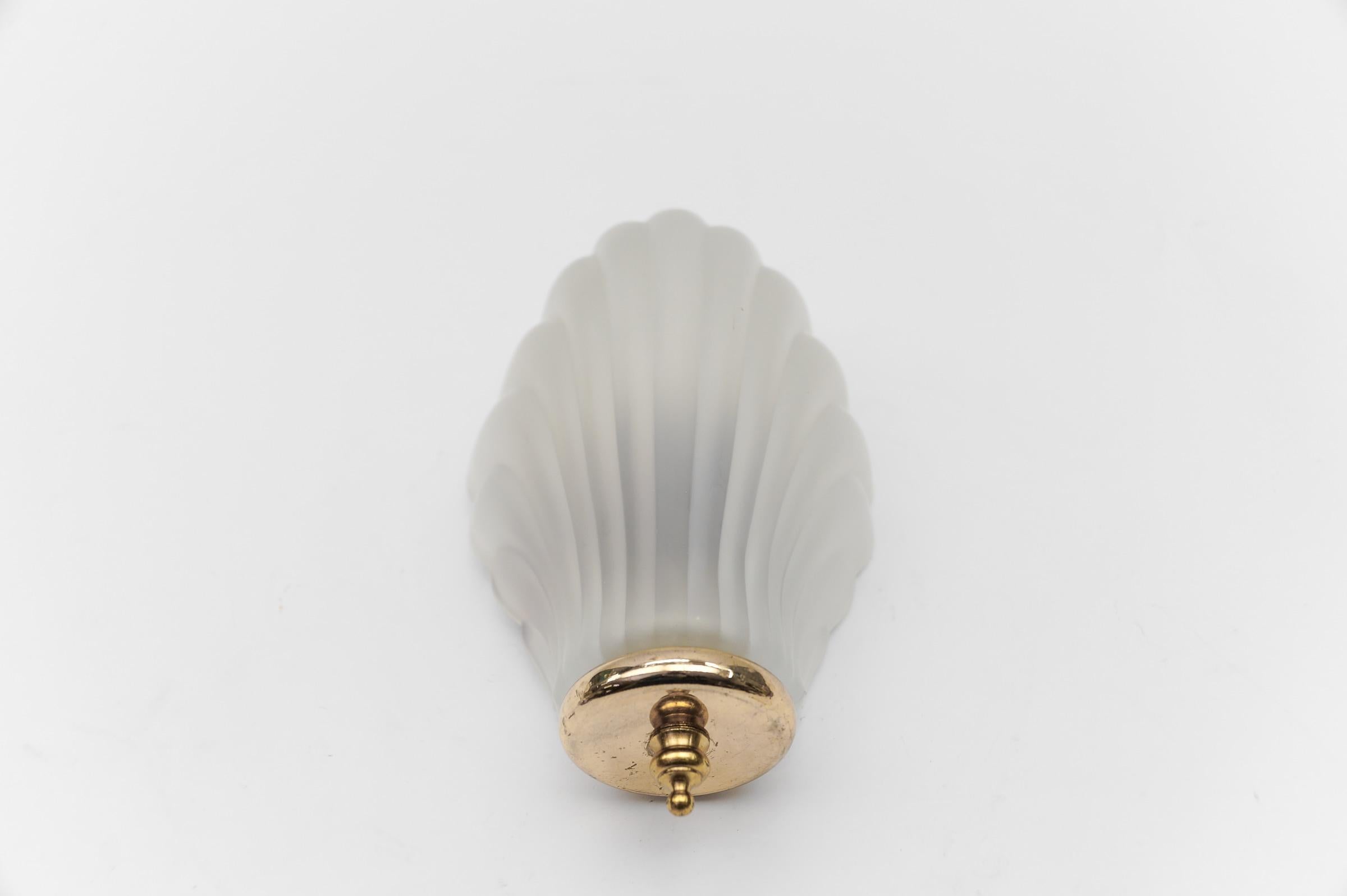 Mid-Century Modern Satin Elegant Glass Shell Wall Light, 1960s Italy   For Sale