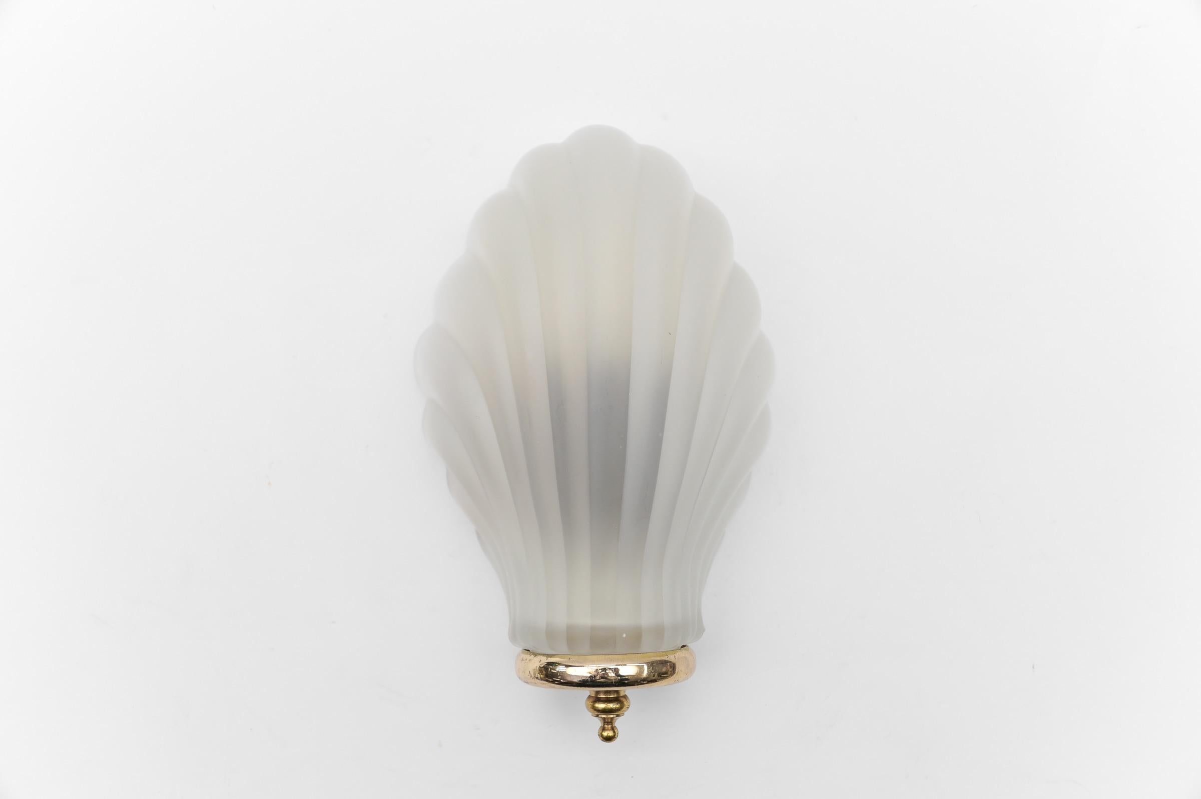 Mid-20th Century Satin Elegant Glass Shell Wall Light, 1960s Italy   For Sale