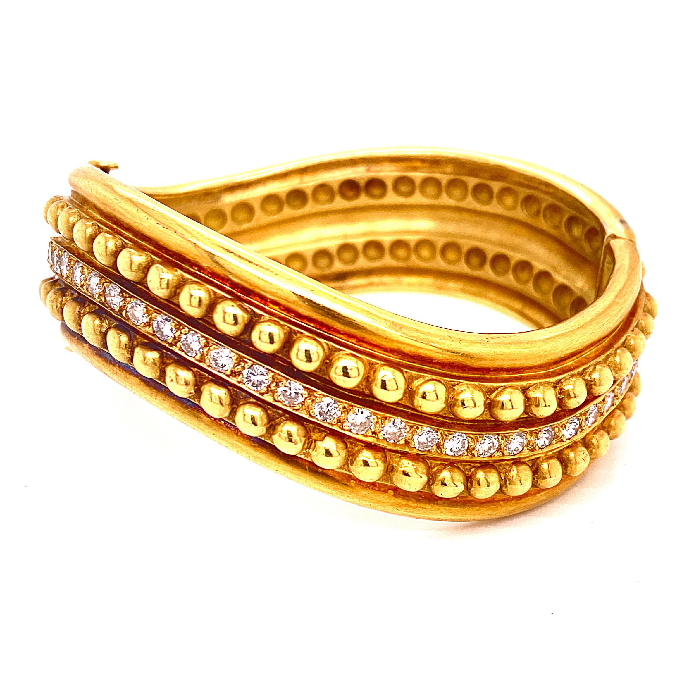 Satin Finish 18 Karat Yellow Gold Diamond Textured Hinged Bangle Bracelet Modern In Excellent Condition In Boca Raton, FL