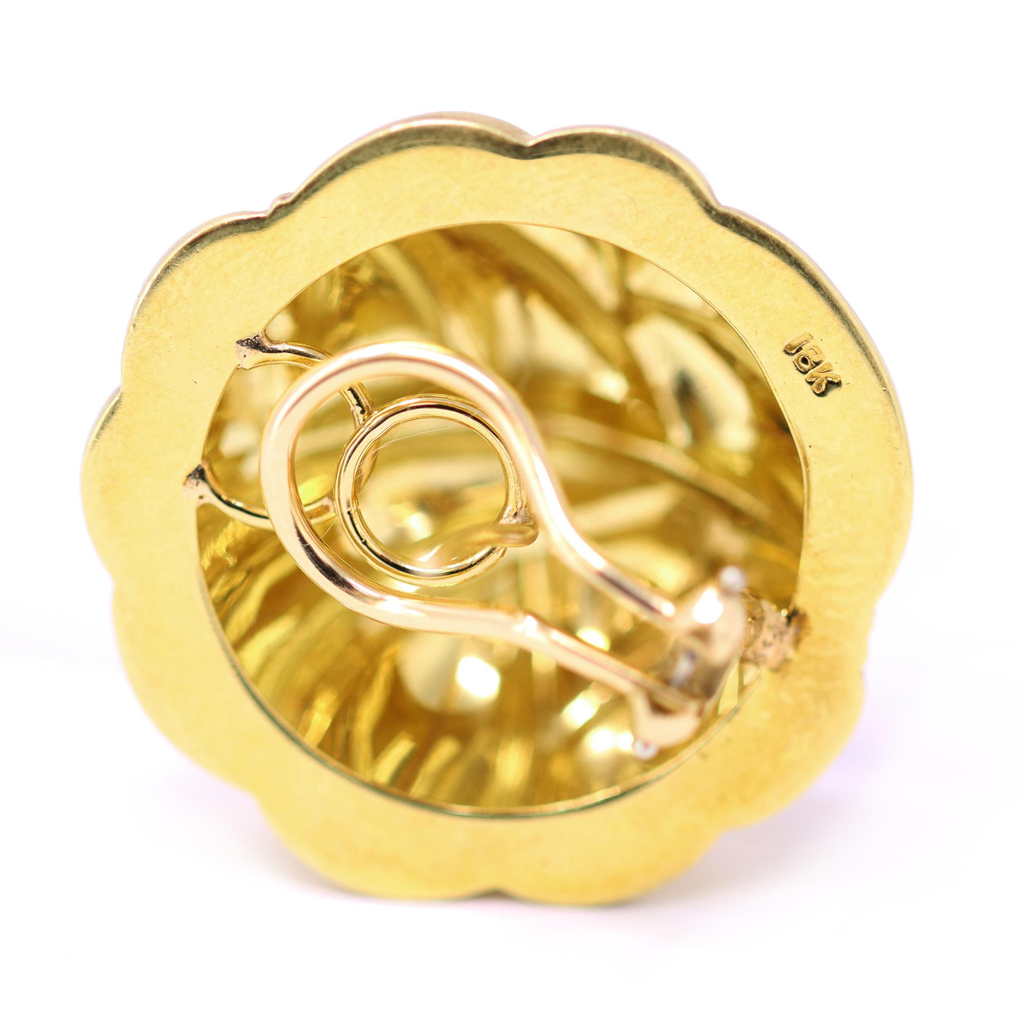 Satinierte 18 Karat Gelbgold Dome-Ohrringe mit Clip Damen im Angebot