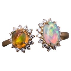 Fascia satinata Opale australiano e opale di fuoco Anello con diamante a raggiera in oro 18 carati