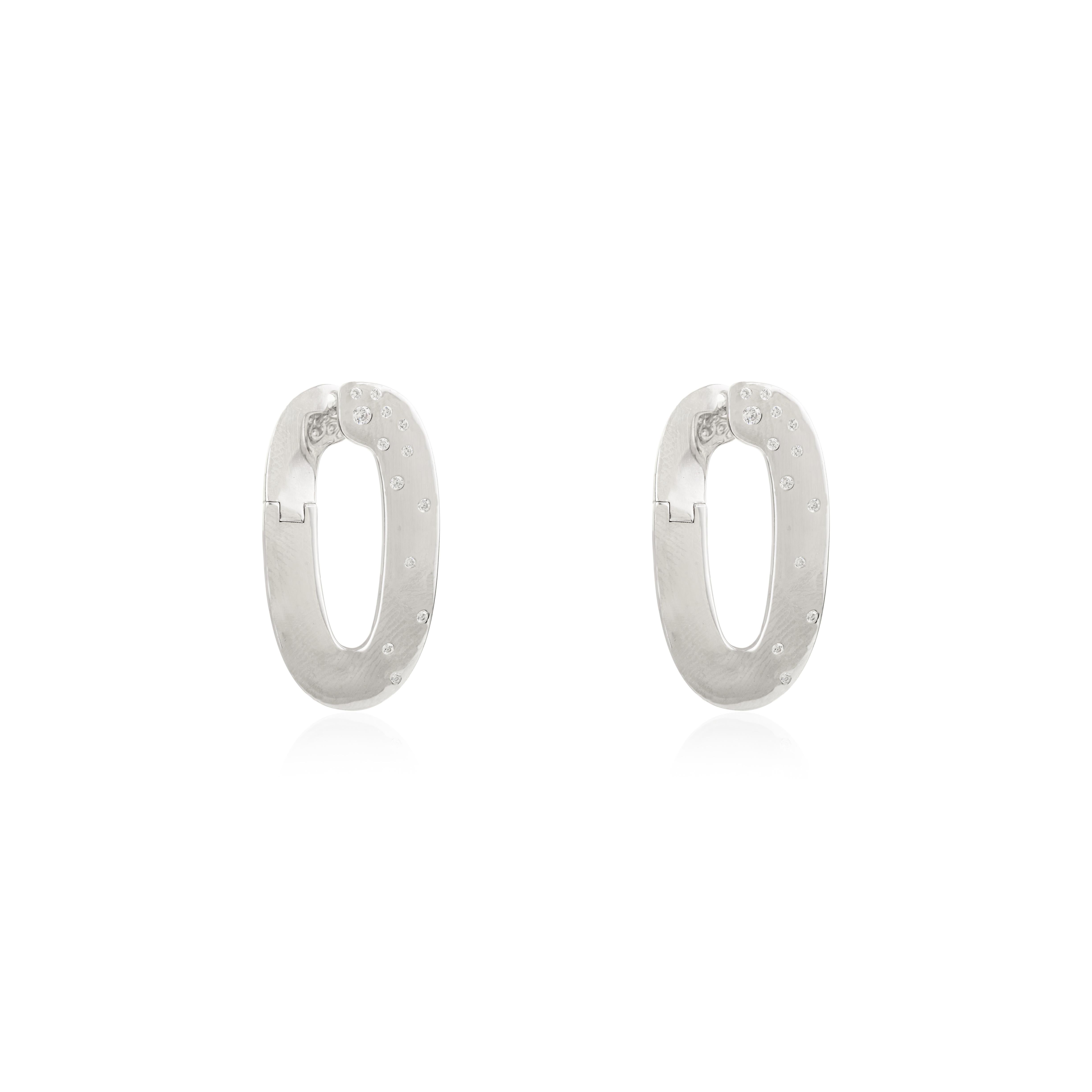 Satinierte ovale Ohrringe mit Zirkonsteinen Geschenk für Sie in 925 Silber im Angebot 1