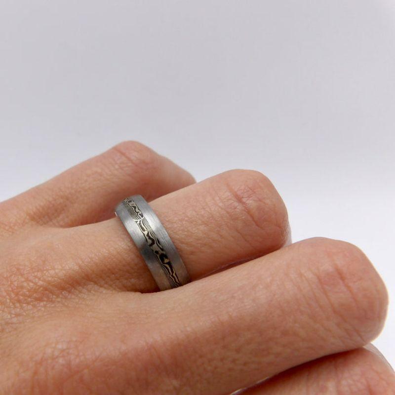 Satin-Finish Vintage 14K & Kobalt Mokune Gane Titan-Ring für Damen oder Herren im Angebot