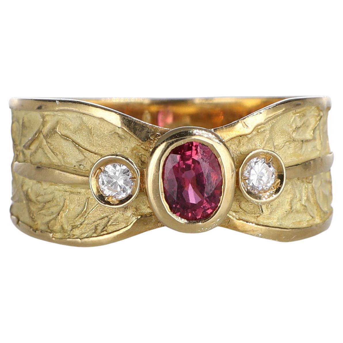 Satin-Finished 18K Yellow Gold Band Ring with Ruby and Diamonds