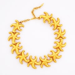 Collar gargantilla de eslabones de estrella de mar dorada satinada de Les Bernard, años 80
