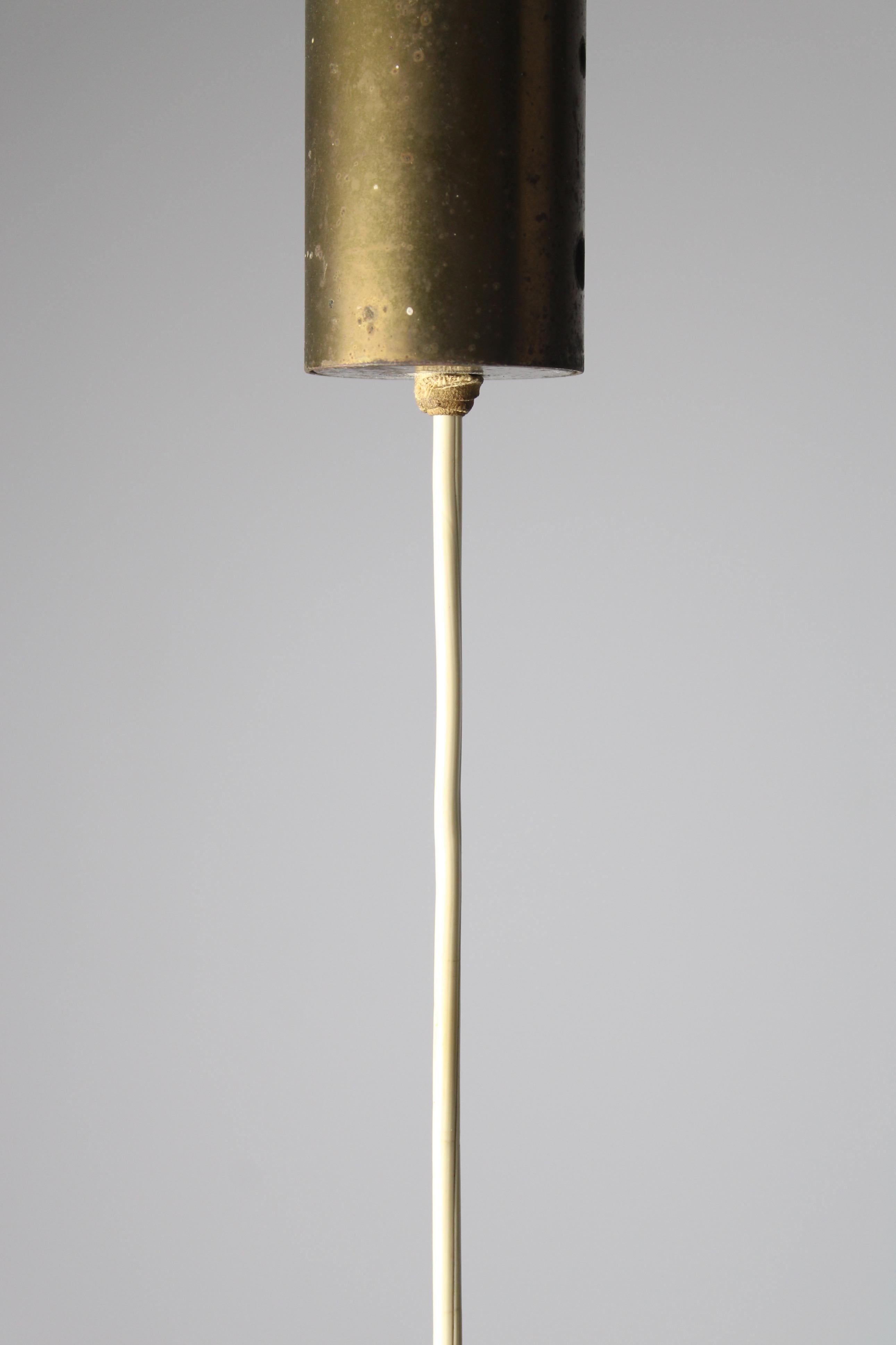 Lampe suspendue en verre satiné par Stilnovo, années 1950 en vente 2