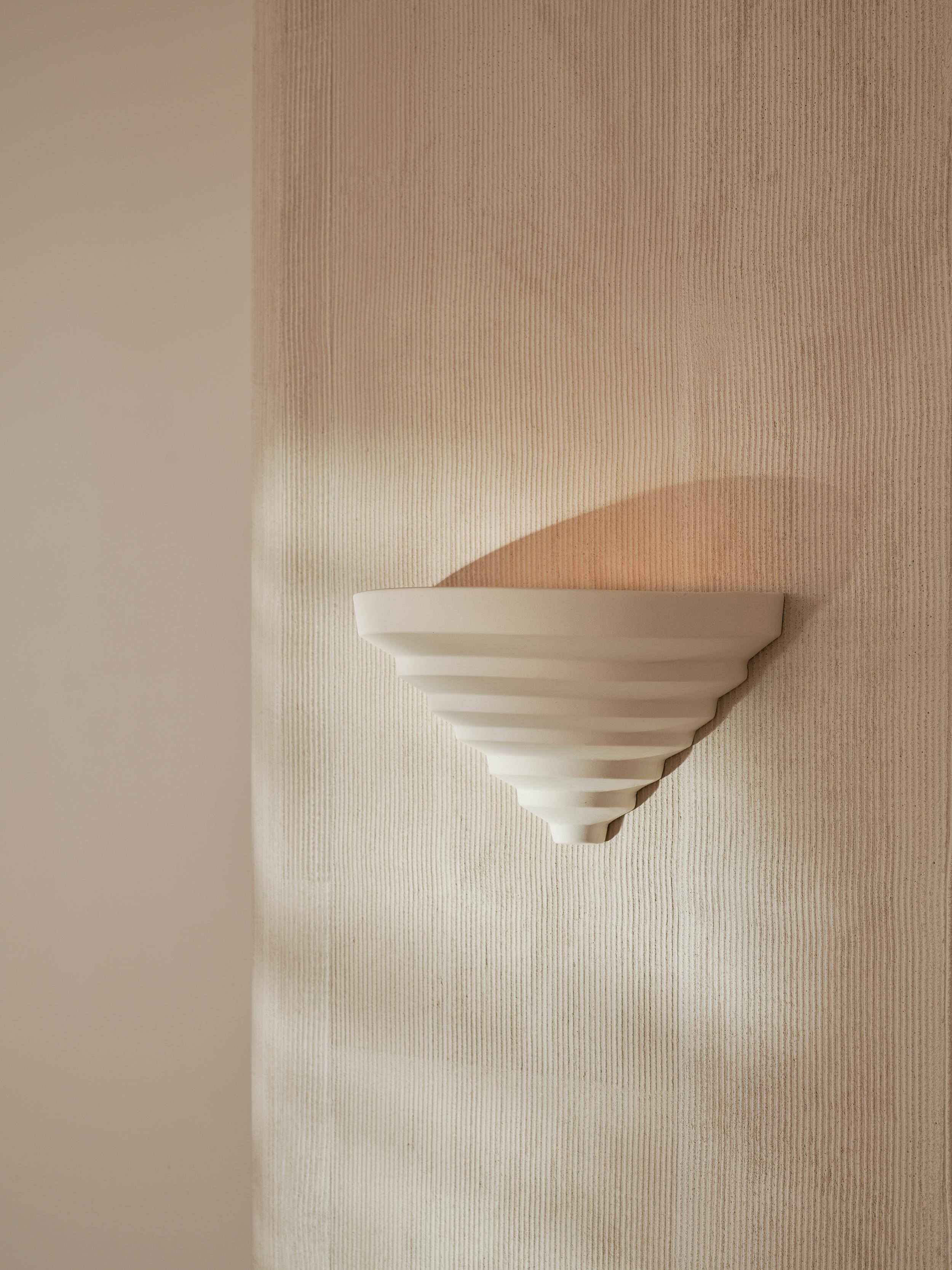 Aplique de porcelana satinada Khora Moderno en venta