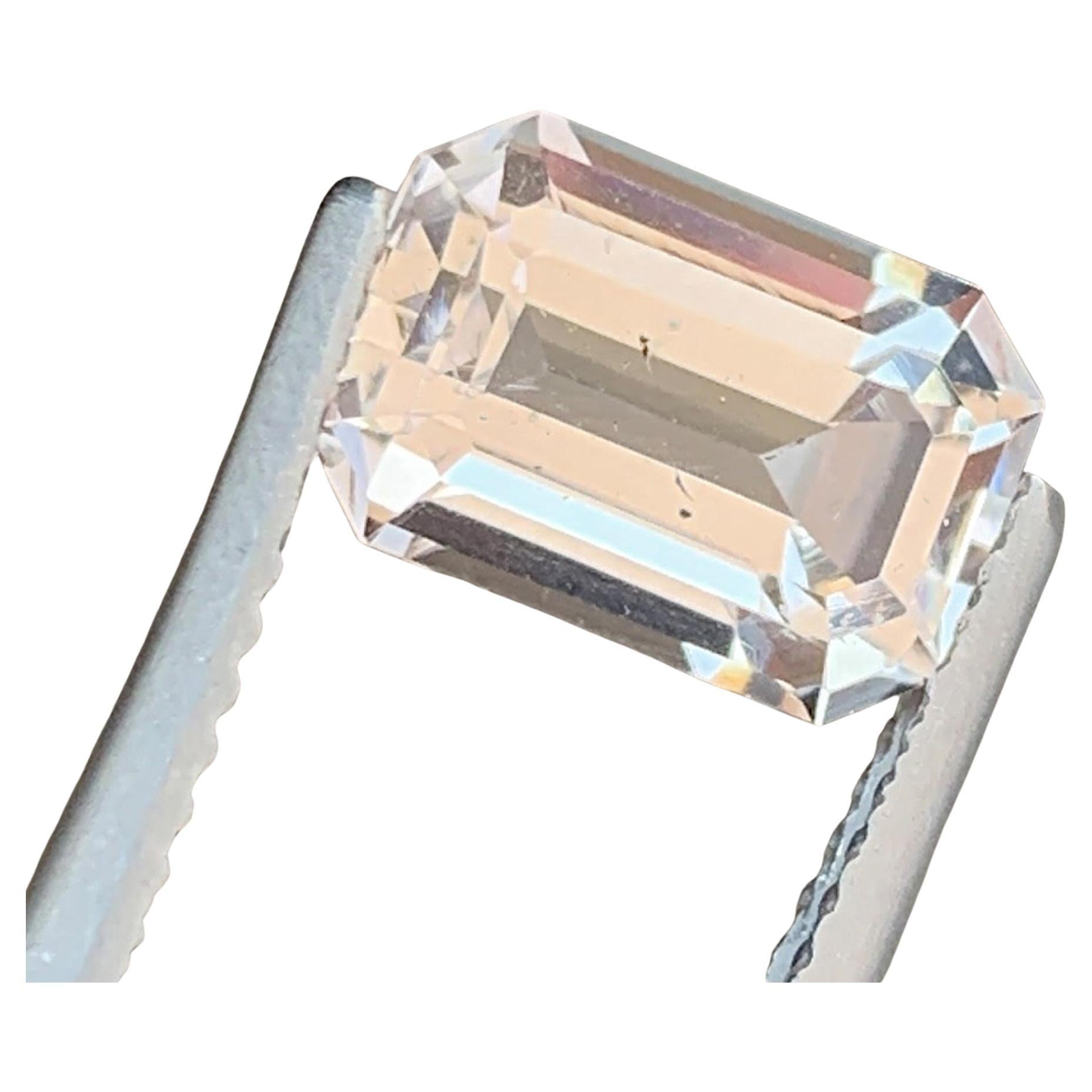 Satin Linen Color Morganite Gemstone Natural Emerald Cut 2.29 CTs en vente