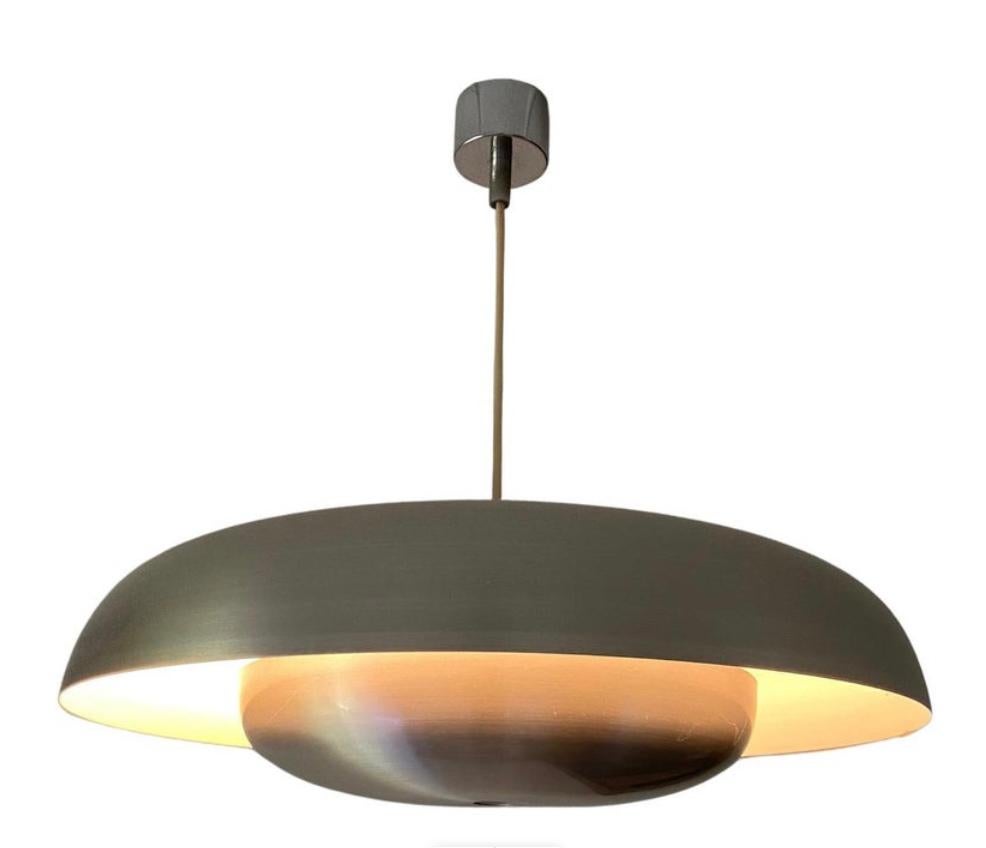 Rare and spectacular satin metal chandelier designed by the Italian artist and designer Pirro Cuniberti for the famous Sirrah company. It is an elegant, refined work that will furnish your home with style and sobriety


Year of production: