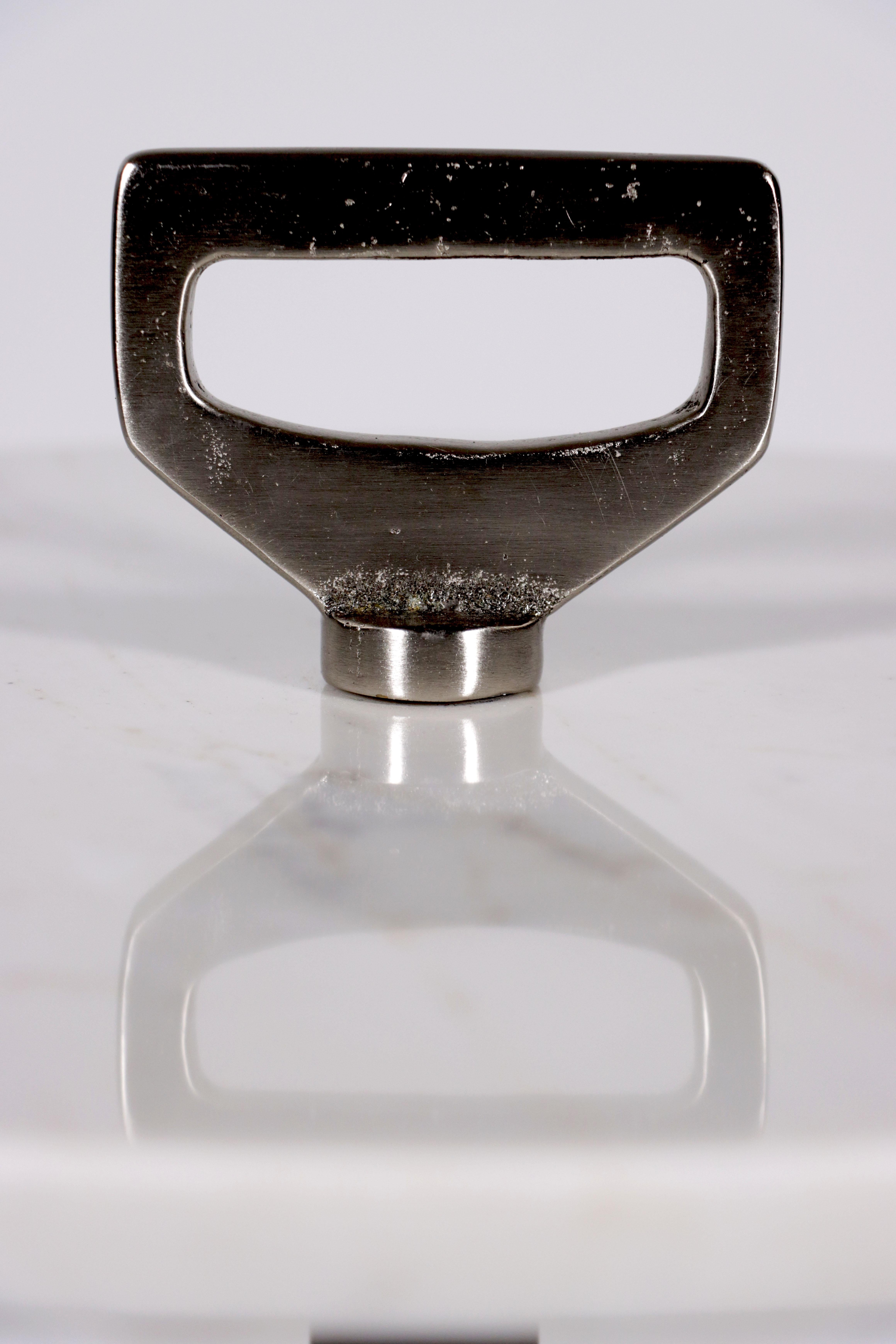 Mesa de cigarrillos de níquel satinado, fundición de bronce y mármol de Costantini, Bellance en Nuevo estado para la venta en New York, NY