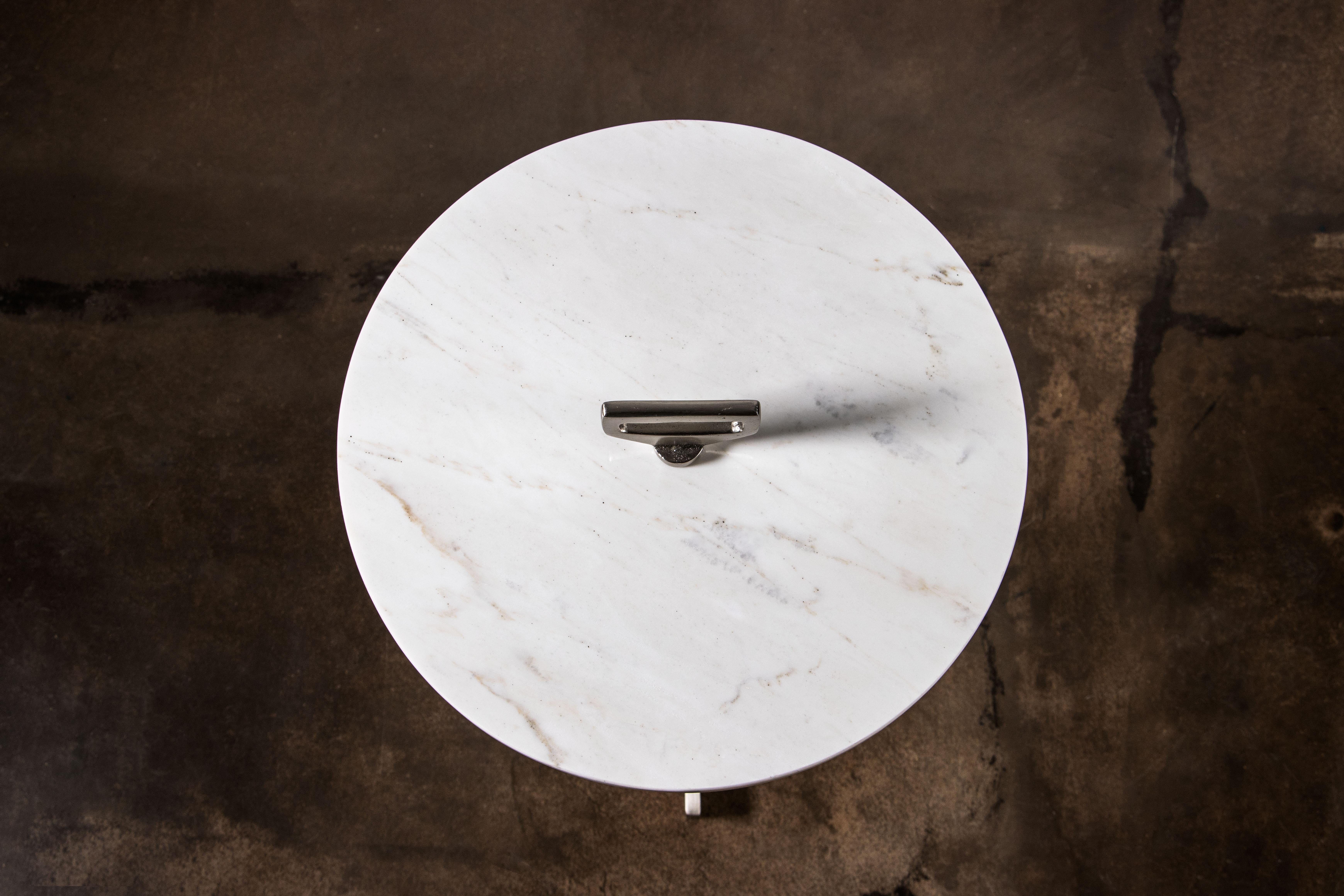 Mesa de cigarrillos de níquel satinado, fundición de bronce y mármol de Costantini, Bellance Siglo XXI y contemporáneo en venta