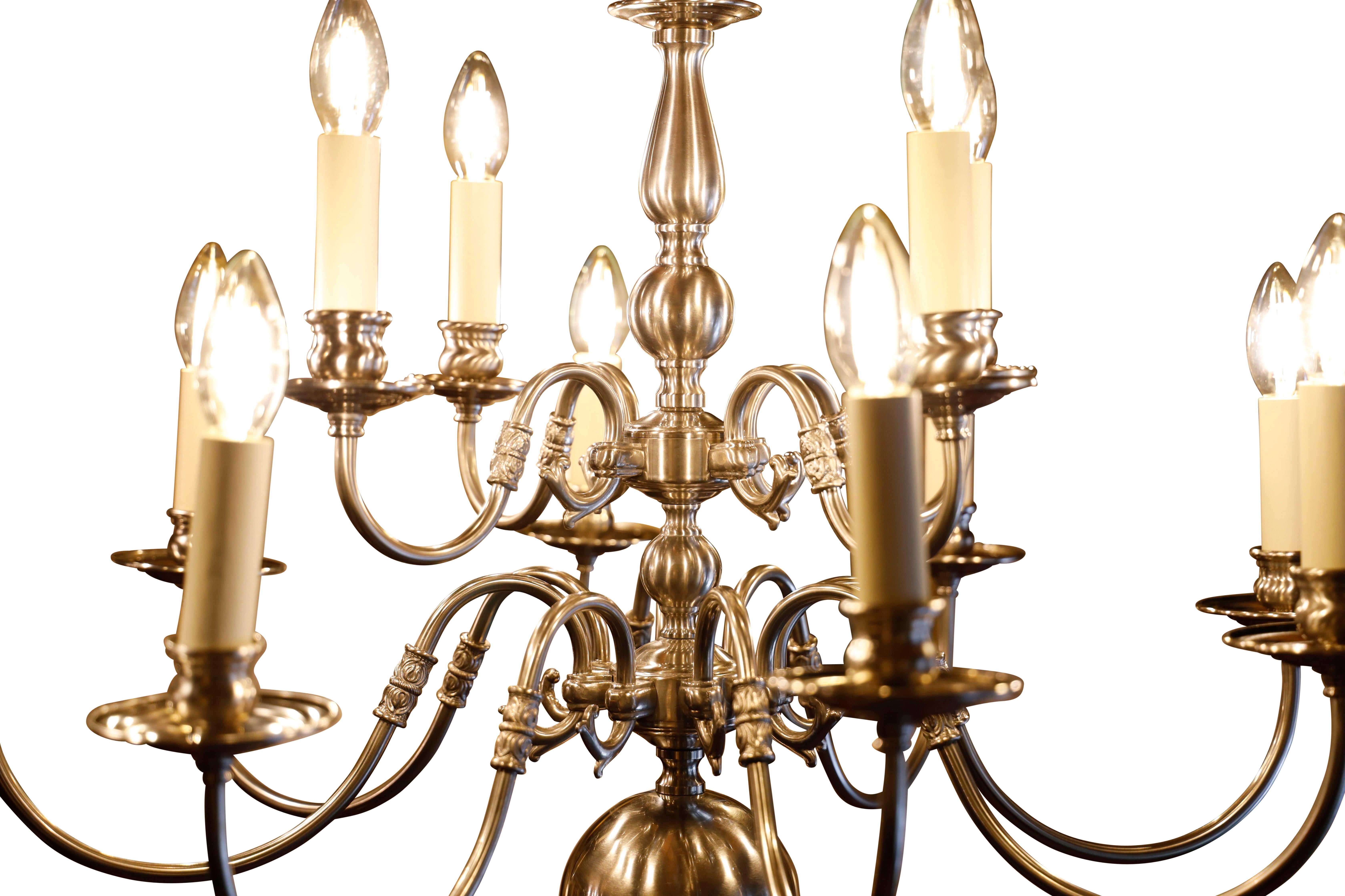 Vittoriano Lampadario fiammingo in nichel satinato in vendita