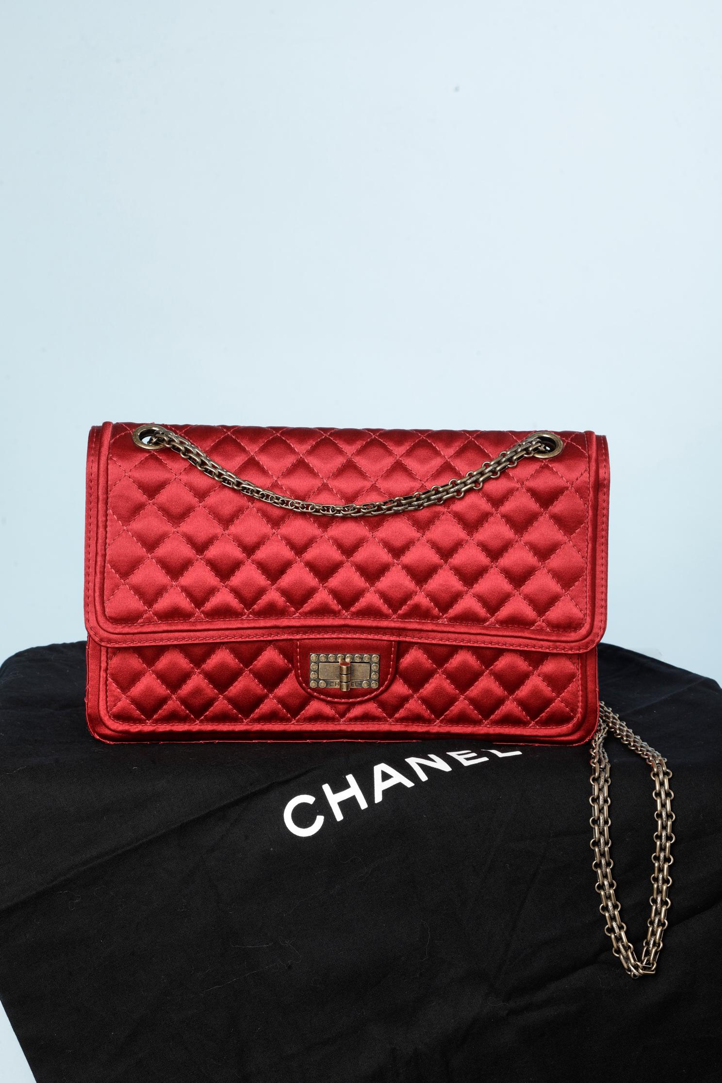 Sac Chanel en satin et rubis Collection Paris-Shangai Métiers d'Arts 2011 en vente 6