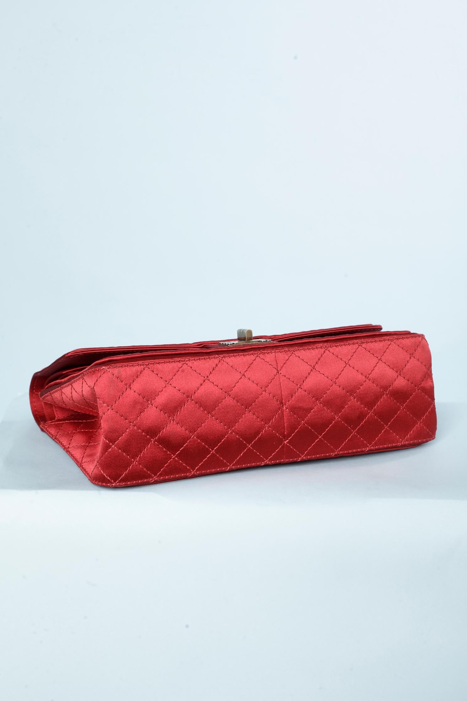 Satin Ruby Chanel bag Collection Paris-Shangai Métiers d'Arts 2011 For Sale 4