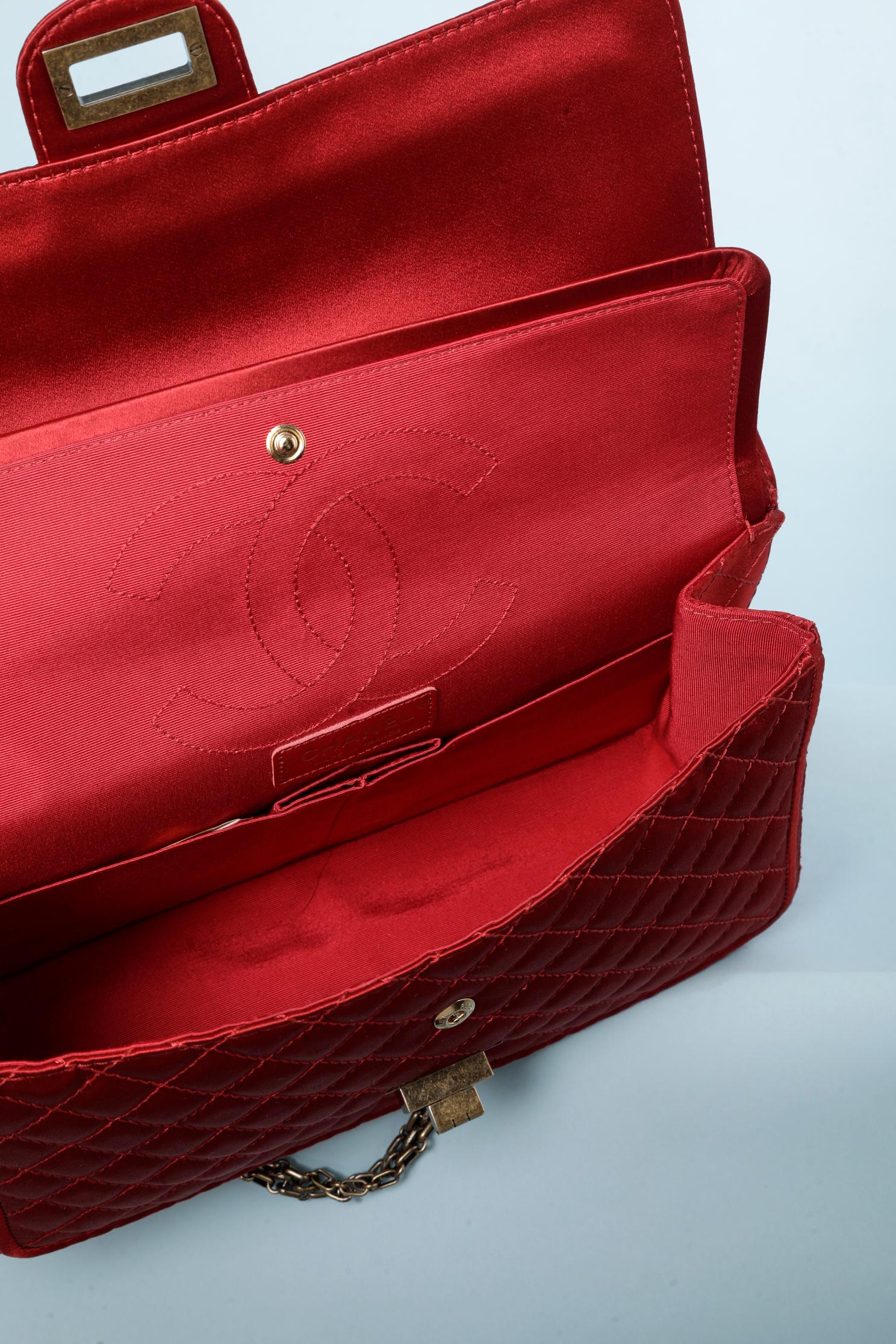 Satin Ruby Chanel bag Collection Paris-Shangai Métiers d'Arts 2011 For Sale 7