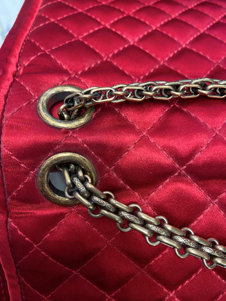 Sac Chanel en satin et rubis Collection Paris-Shangai Métiers d'Arts 2011 en vente 3