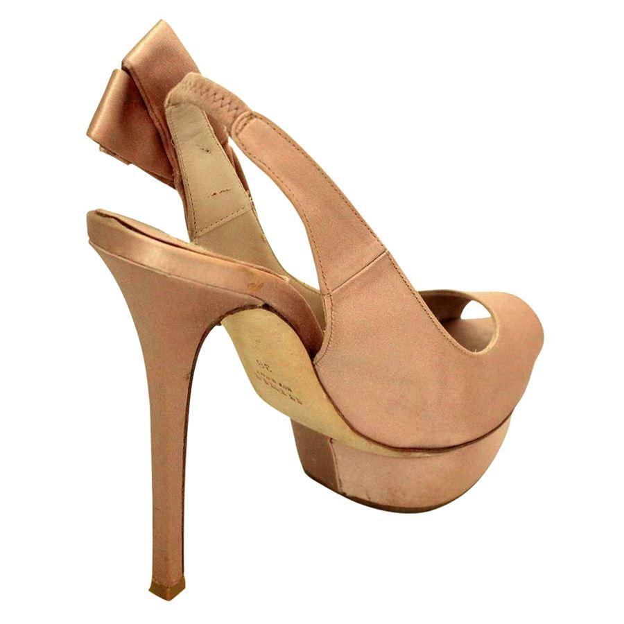 Satin Powder pink color Lateral bow Heel height cm 14 (5.5 inches) 3 cm plateau (1.18 inches)

