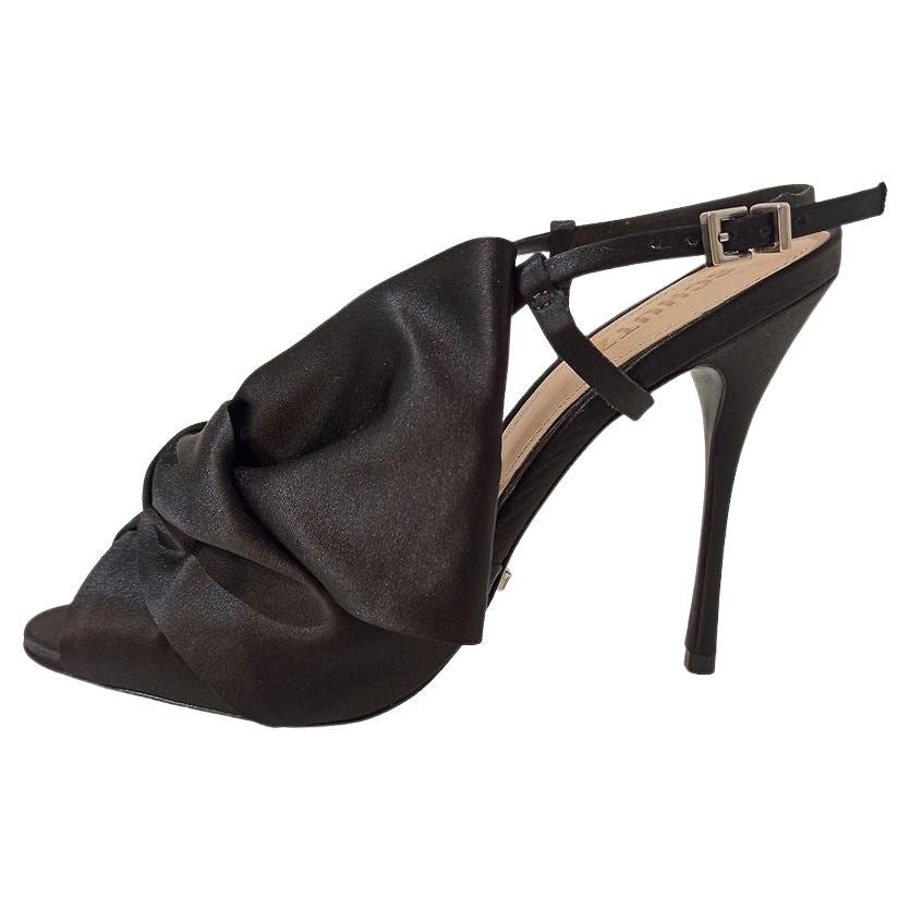 Schutz-Satin-Sandalen Größe 39 im Angebot