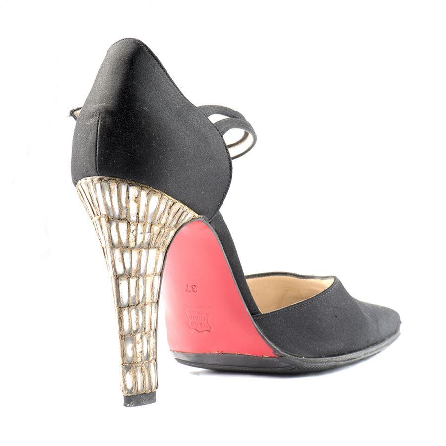 Black color Crystal heel Heel height 10 cm (3.93 inches)
