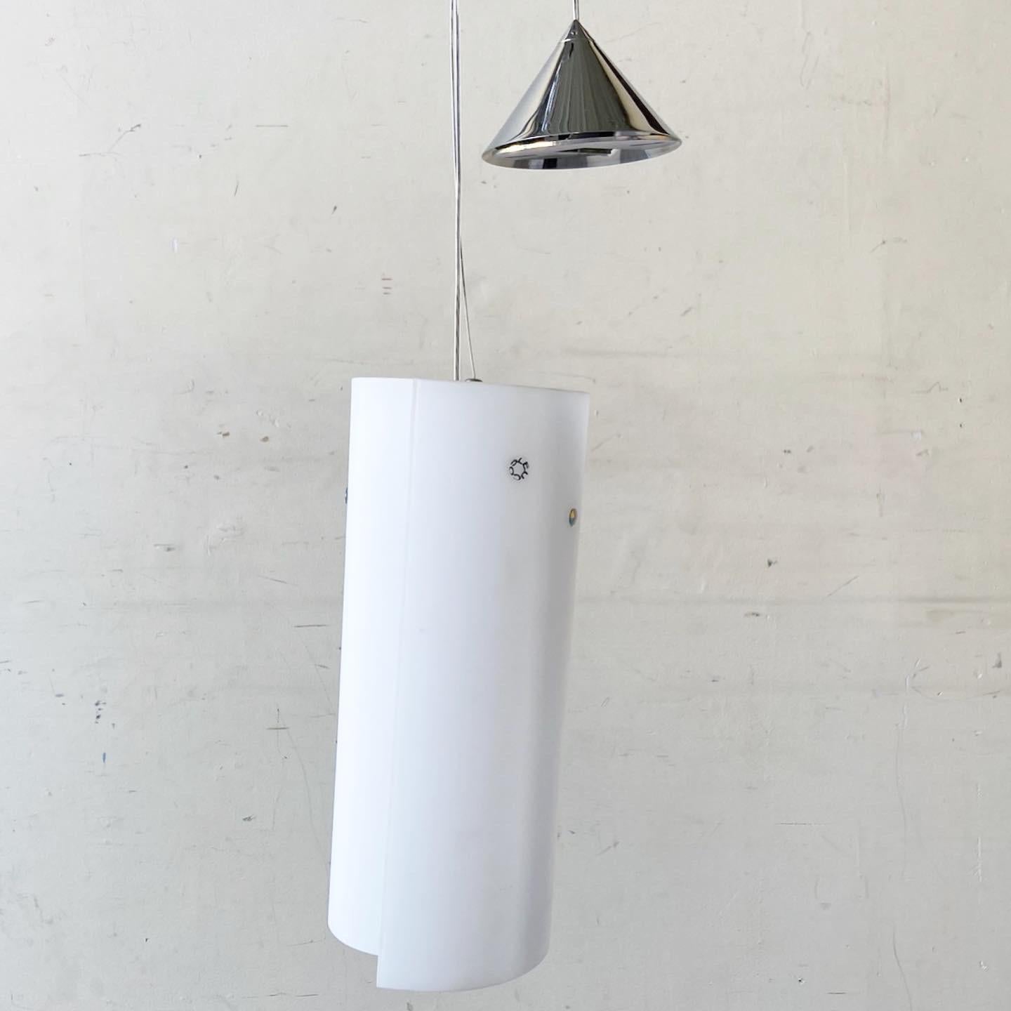 La lampada a sospensione in vetro bianco satinato di Leucos dona un'illuminazione morbida ed elegante a qualsiasi spazio grazie alla sua finitura in vetro satinato, perfetta per un arredamento moderno.
 
 Vendiamo gli articoli così come sono stati