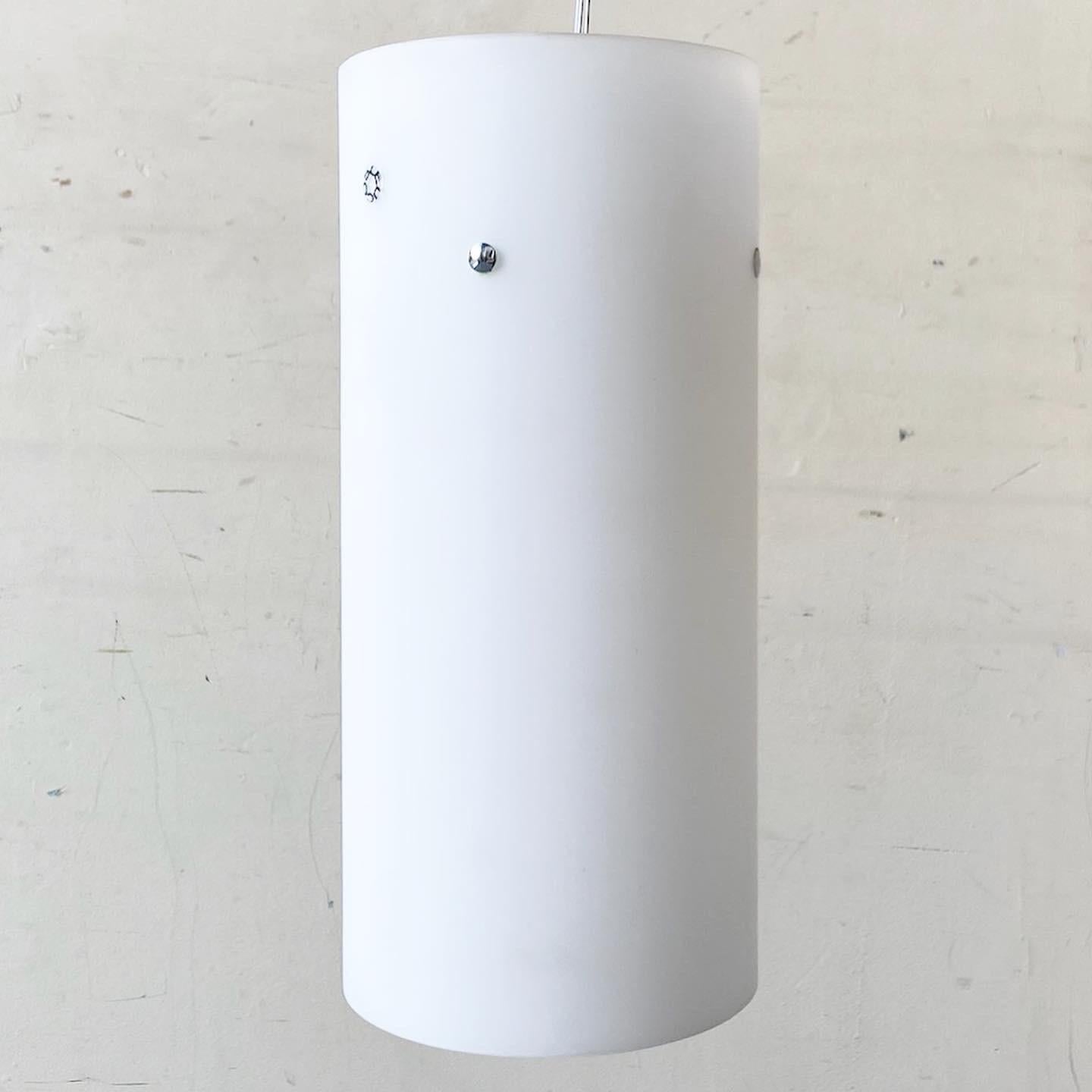 Italiano Lampada a sospensione in vetro bianco satinato di Leucos in vendita