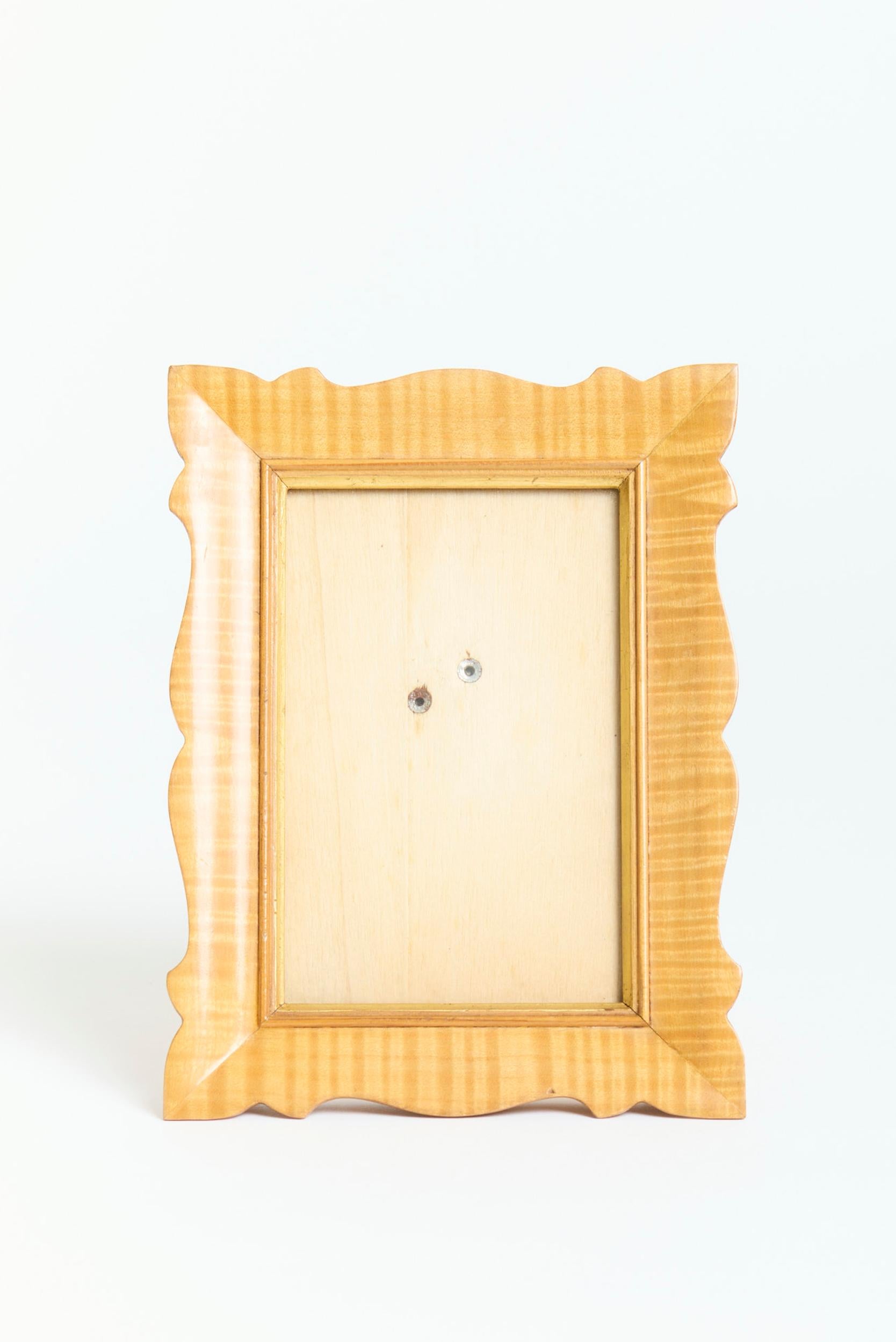 Un marco de fotos de madera satinada
Italia, circa 1920

