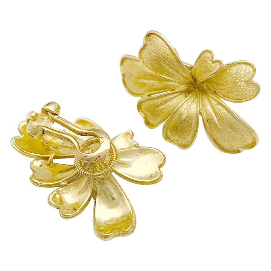 Satin Yellow Gold Flower Earrings In Excellent Condition In Ebene, MU