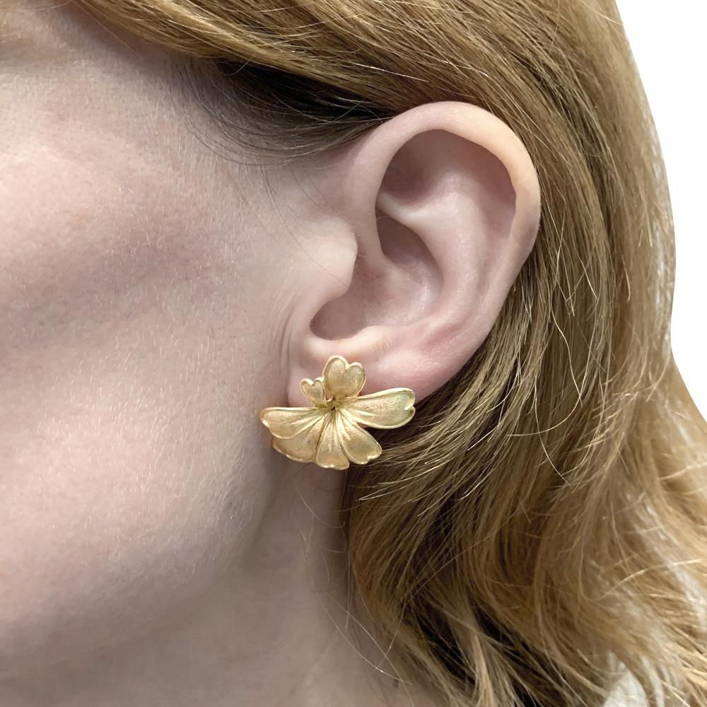 Satin Yellow Gold Flower Earrings 3