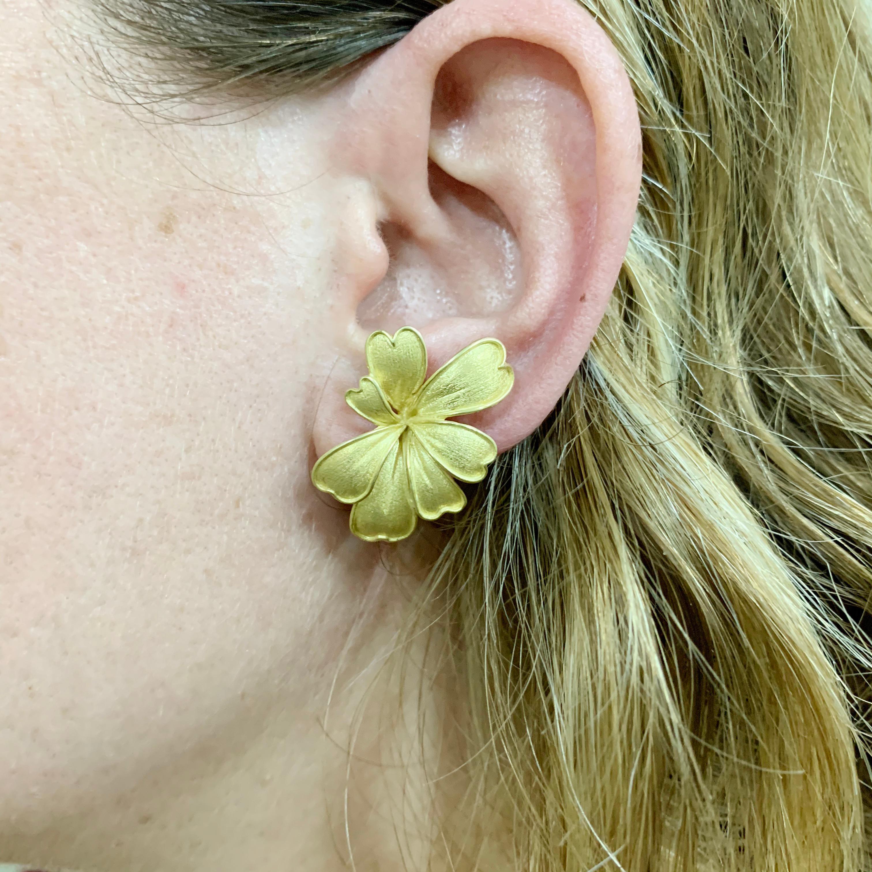 Satin Yellow Gold Flower Earrings 4