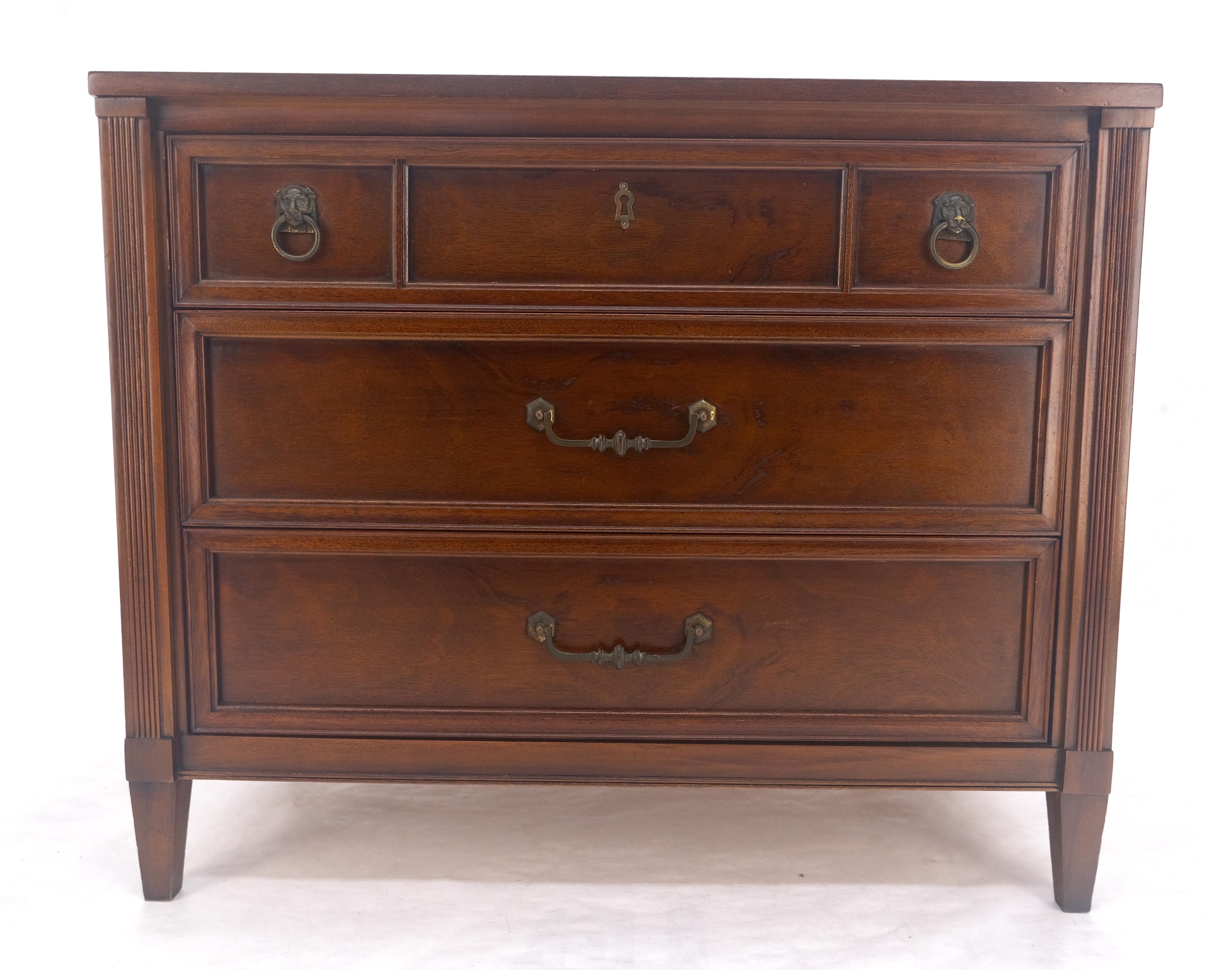 Cassettone a 3 cassetti in raso di Century Furniture MINT! In condizioni buone in vendita a Rockaway, NJ