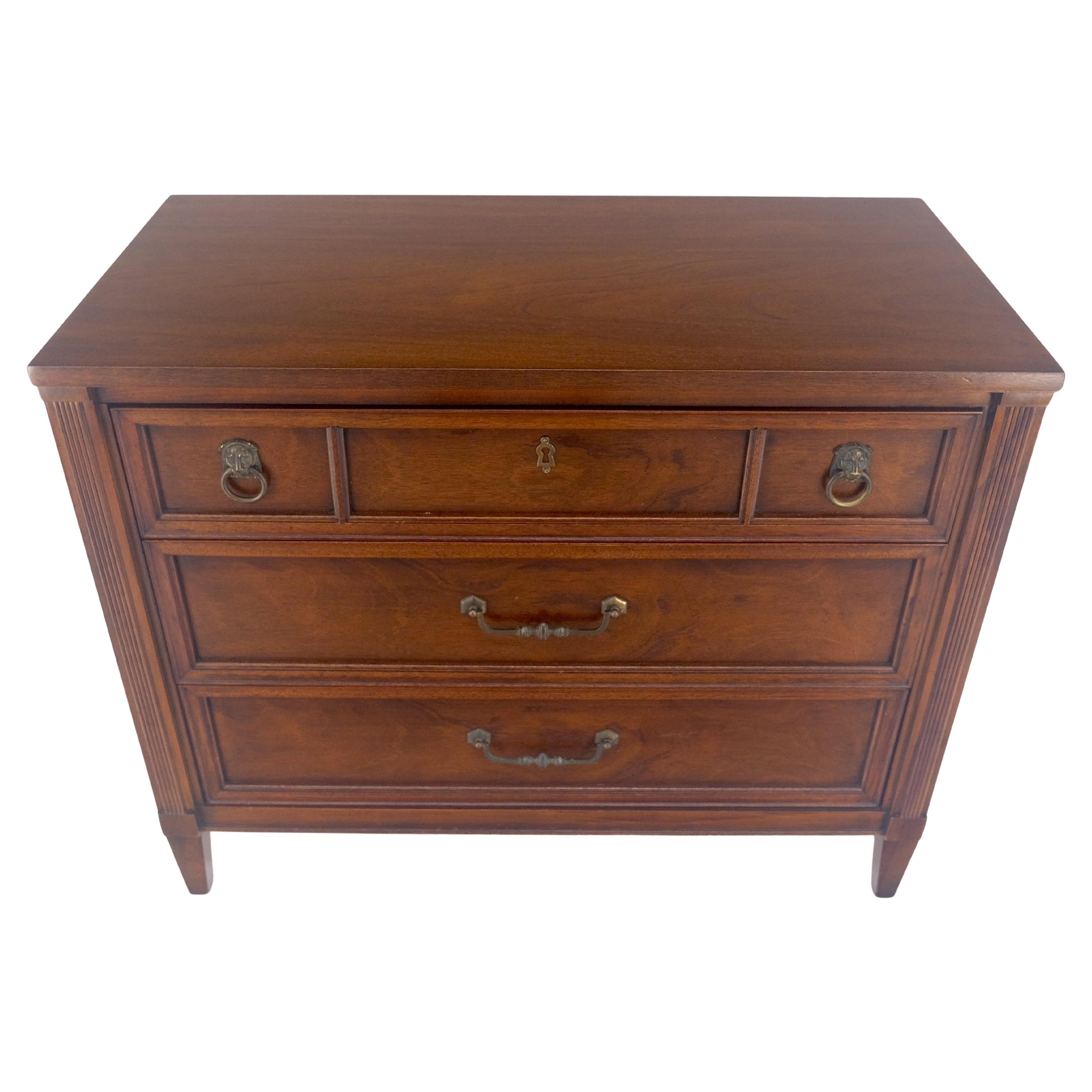 Cassettone a 3 cassetti in raso di Century Furniture MINT!