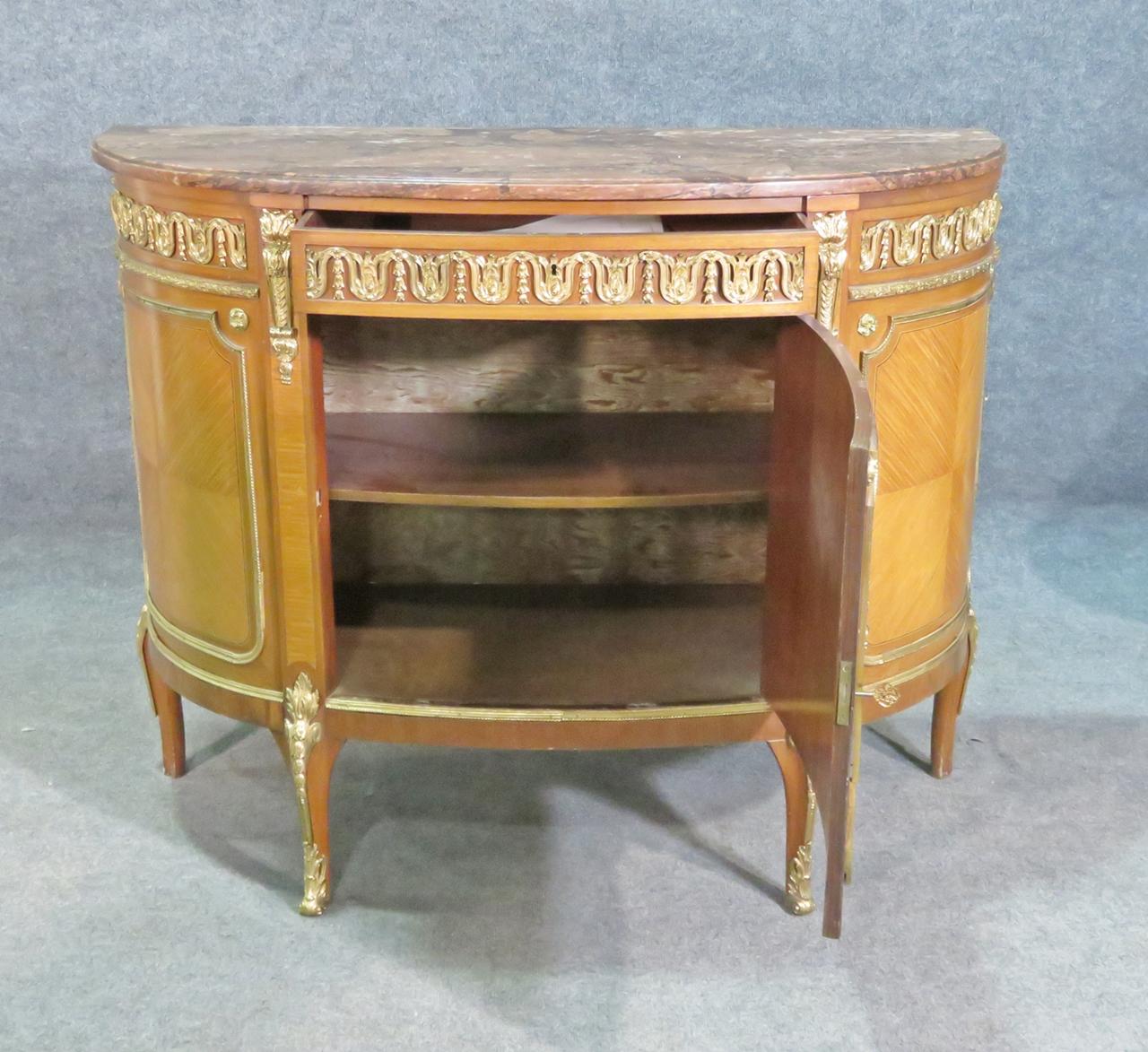 Satinwood Bronze Mounted French Louis XV Marble Top Commode, Circa 1920 In Good Condition For Sale In Swedesboro, NJ