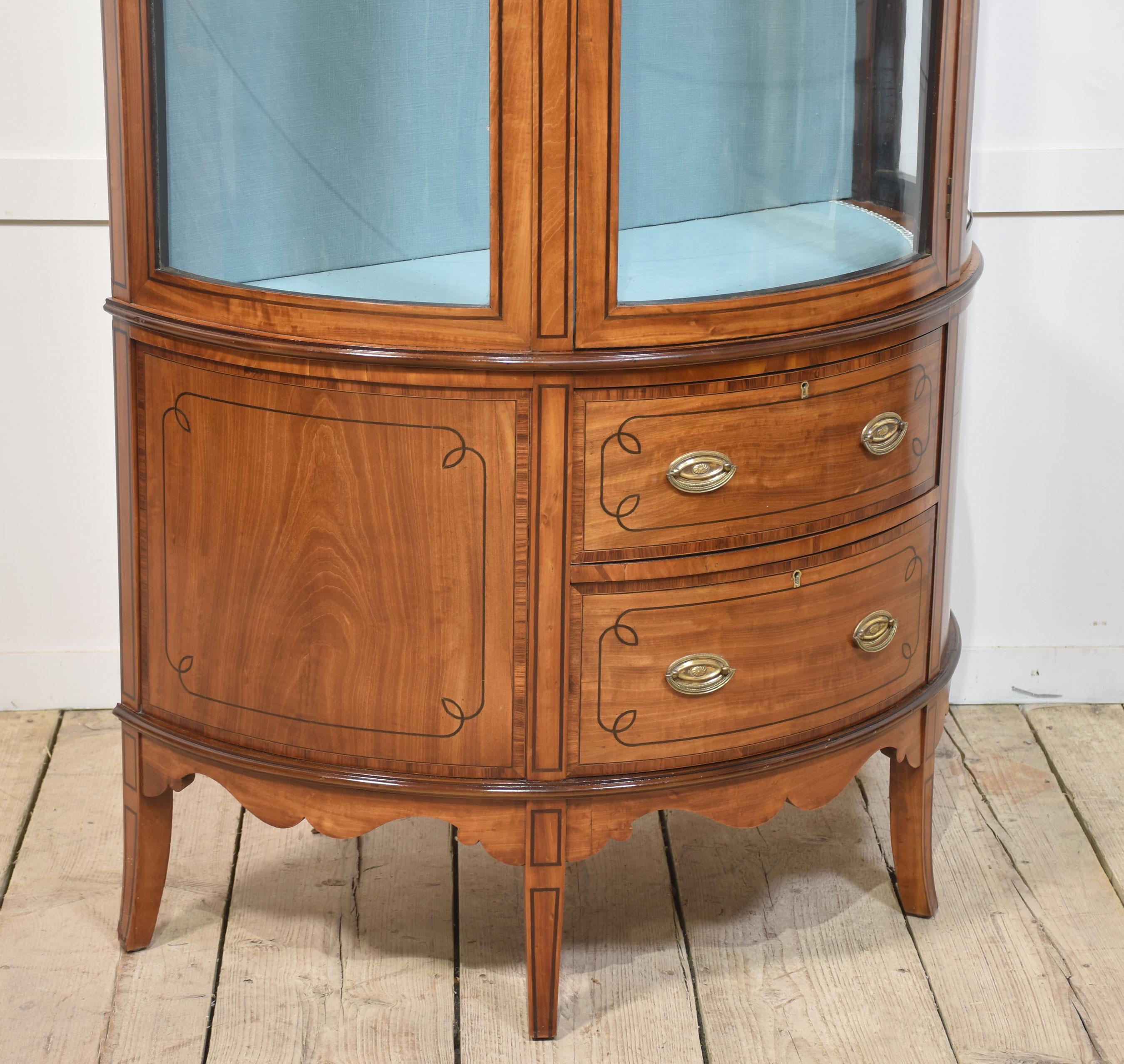 Satinwood inlaid display cabinet in vendita 4